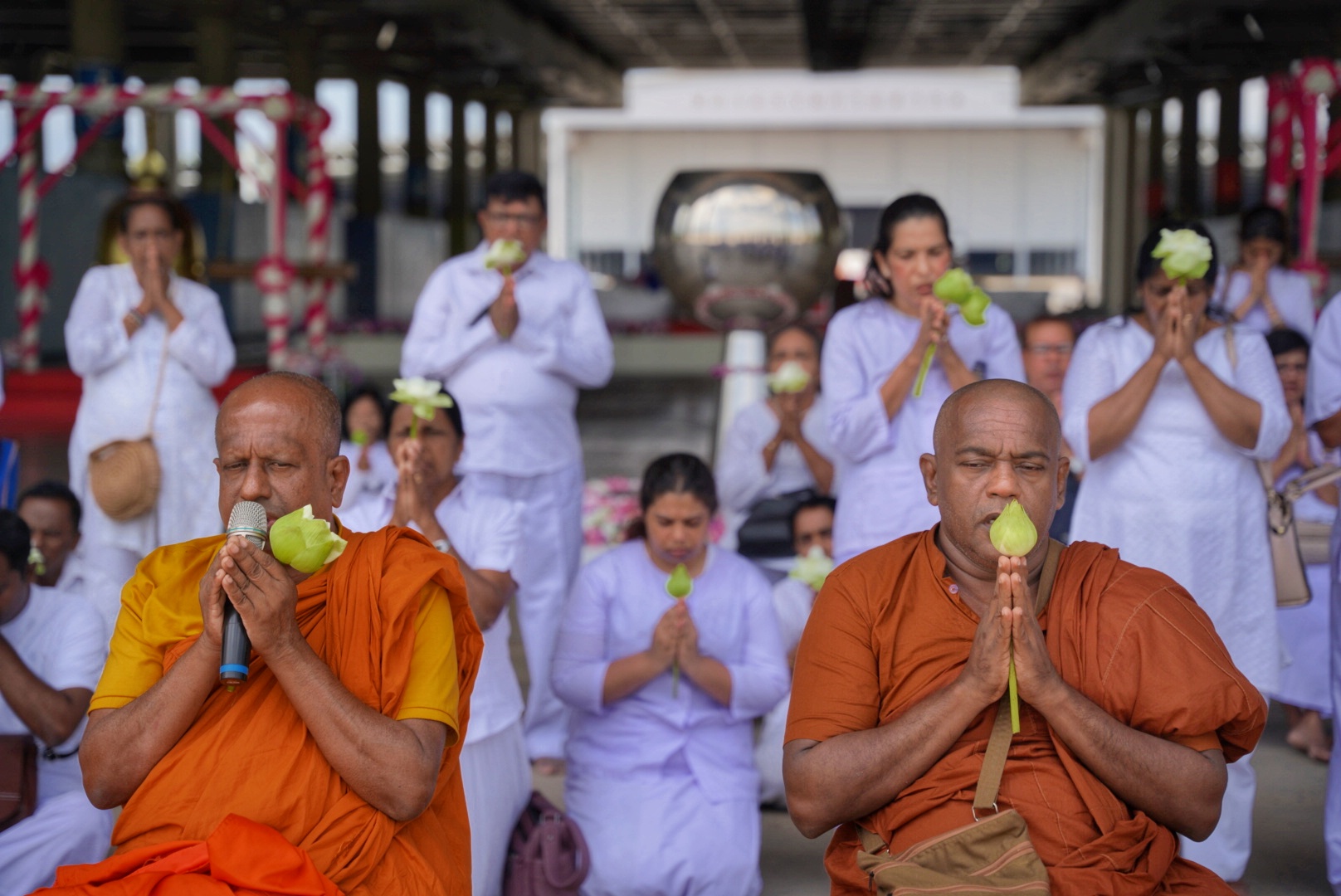 คณะชาวศรีลังกาเดินทางมาเยี่ยมชมวัดพระธรรมกาย