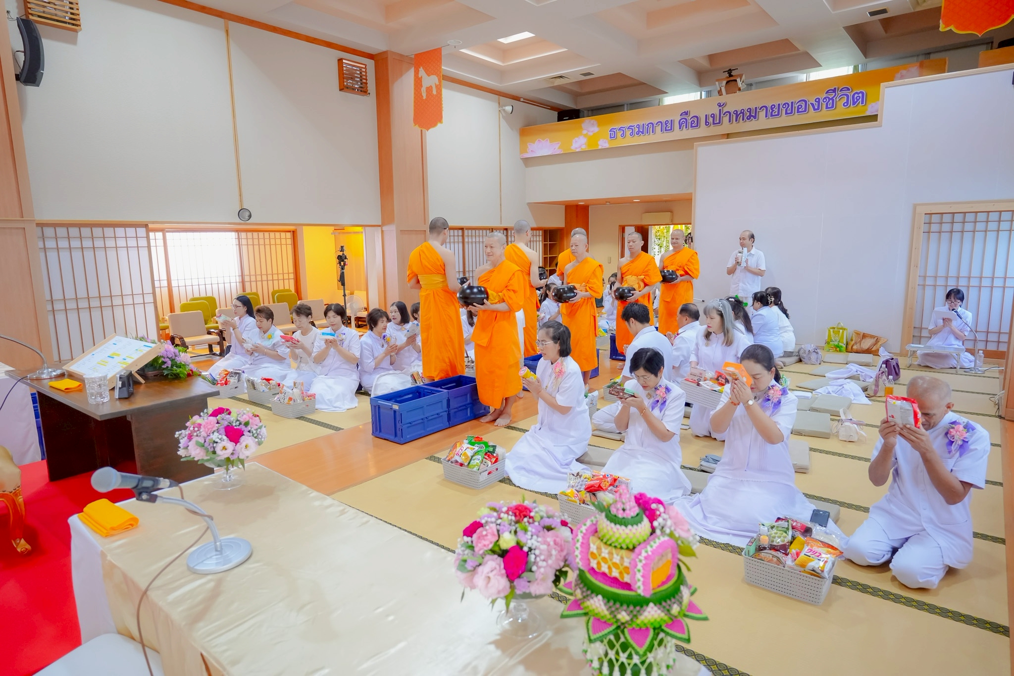 วัดพระธรรมกายคานากาว่า จัดพิธีทอดผ้าป่าฉลองชัยครบรอบ 21 ปี เพื่อบูรณะพื้นวัด