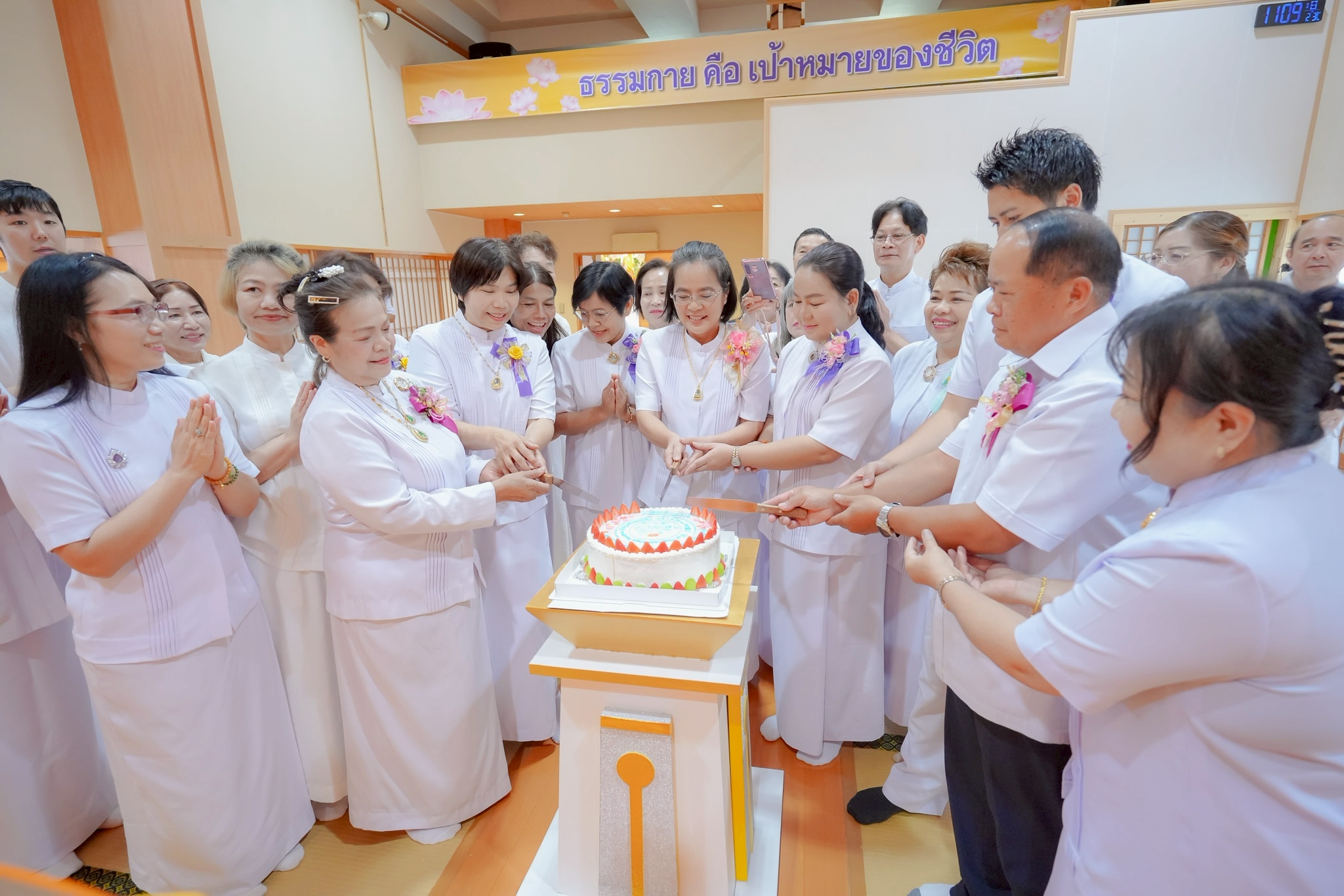 วัดพระธรรมกายคานากาว่า จัดพิธีทอดผ้าป่าฉลองชัยครบรอบ 21 ปี เพื่อบูรณะพื้นวัด