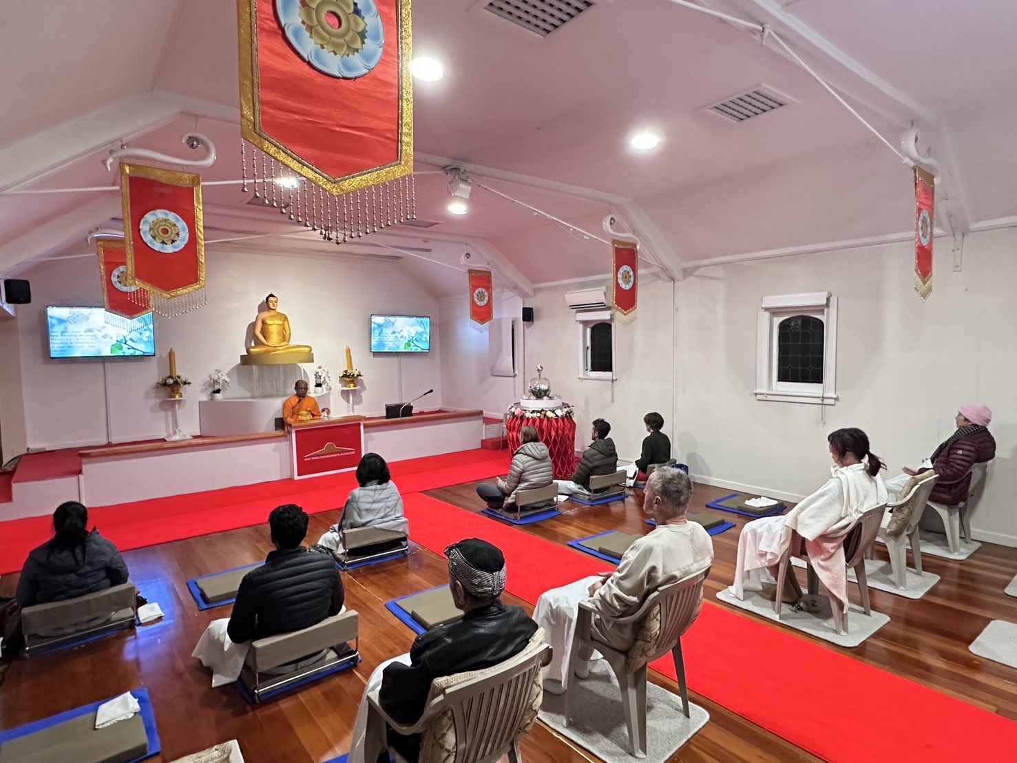 วัดพระธรรมกายโอ๊คแลนด์ จัดปฏิบัติธรรมประจำสัปดาห์แก่ชาวท้องถิ่น