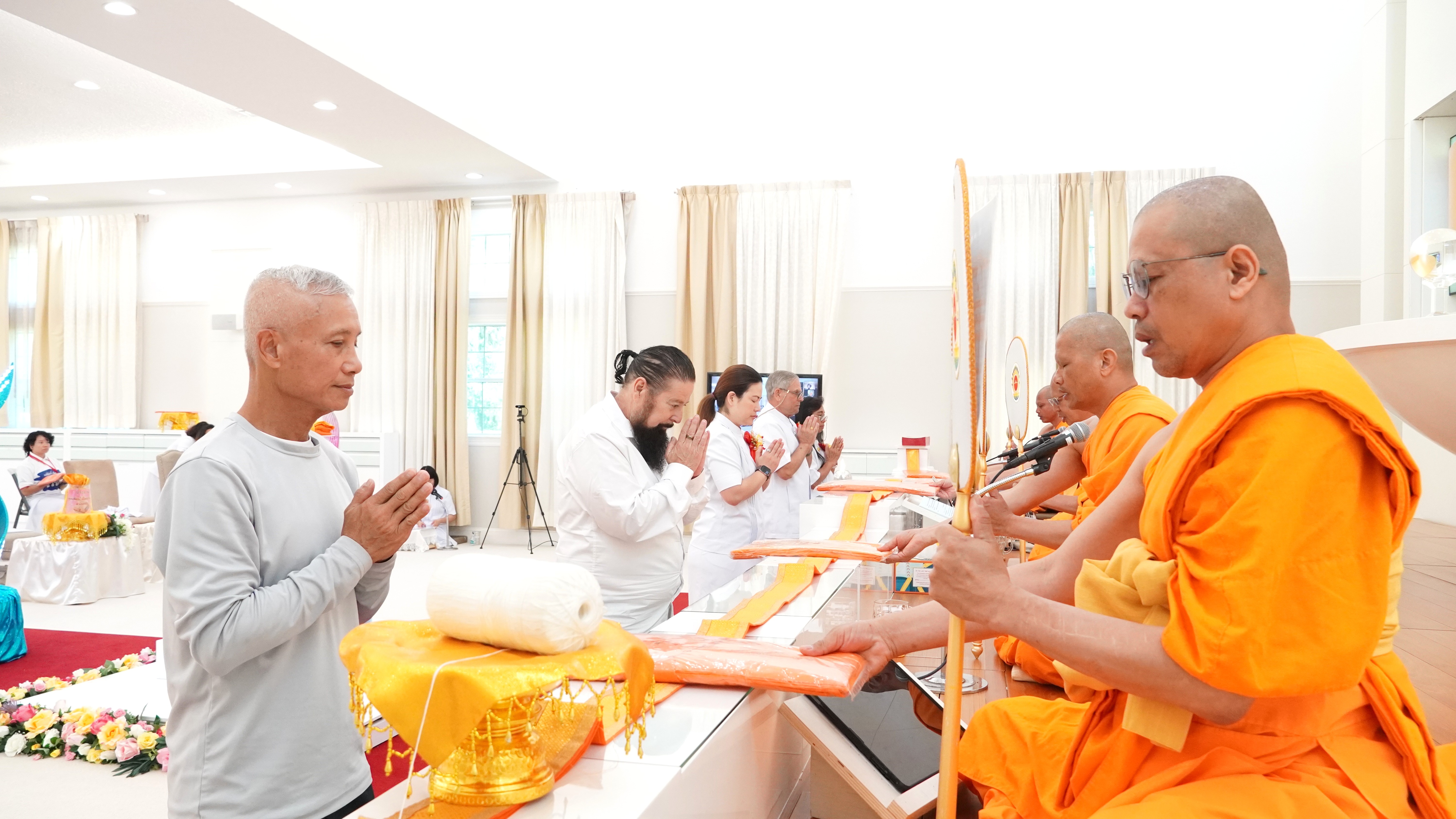 วัดพระธรรมกายฟลอริดา จัดพิธีจุดเทียนใจไฟนิรันดร์อนันตชัย