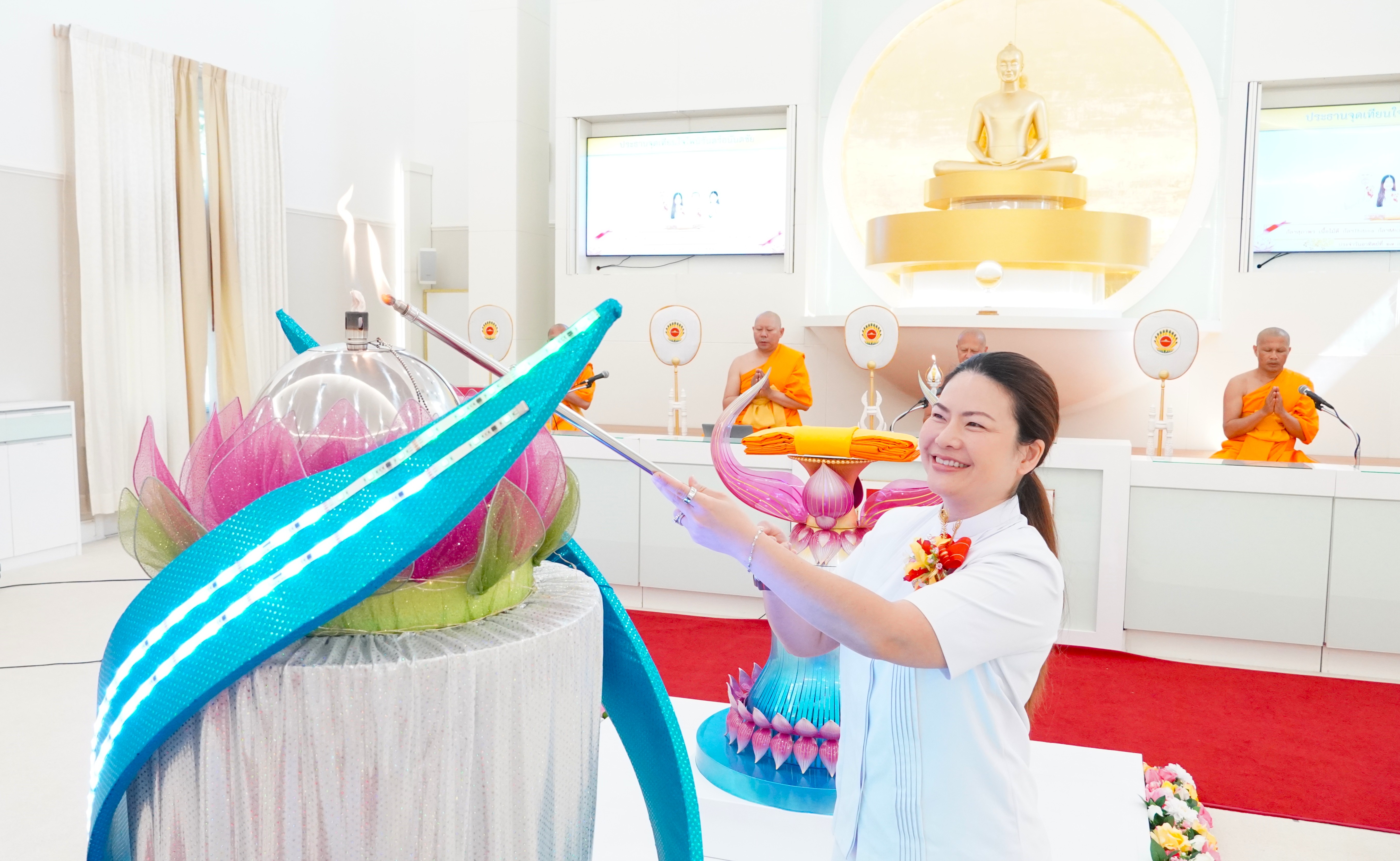 วัดพระธรรมกายฟลอริดา จัดพิธีจุดเทียนใจไฟนิรันดร์อนันตชัย