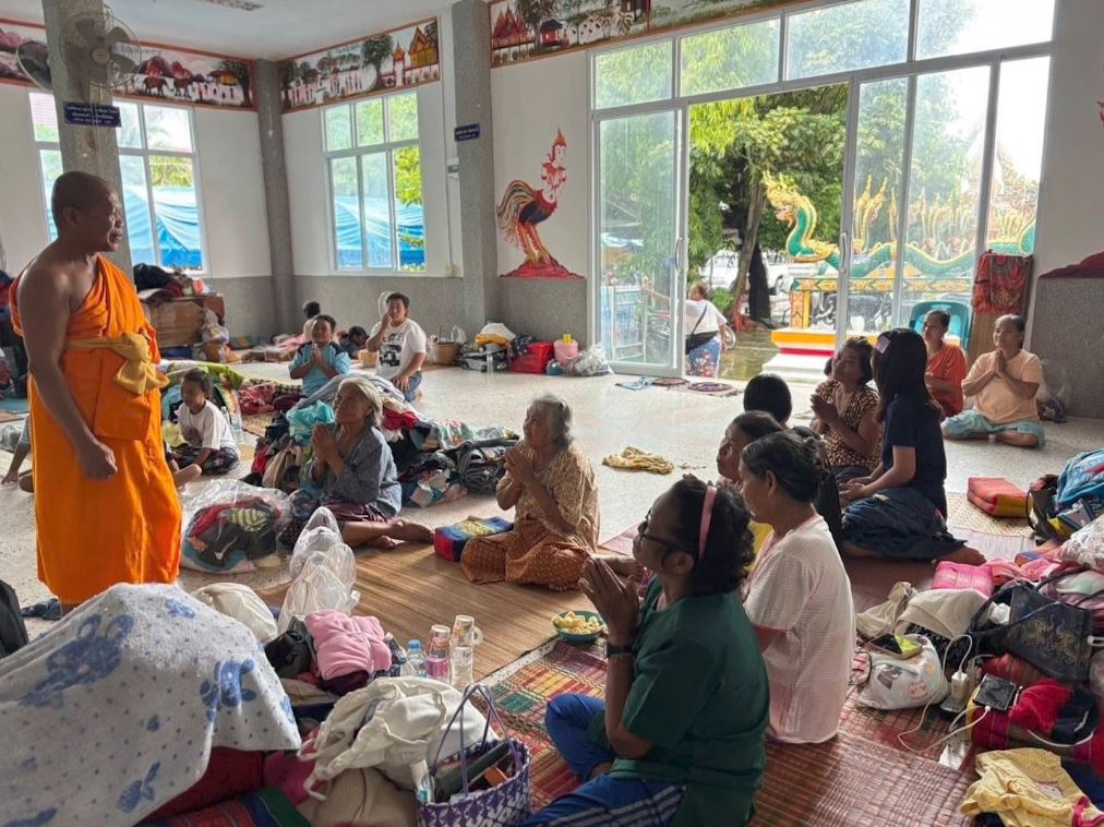 ศูนย์ส่งเสริมศีลธรรมศรีสะเกษ เดินหน้ามอบความช่วยเหลือผู้อพยพจากเหตุการณ์ไทย-กัมพูชา