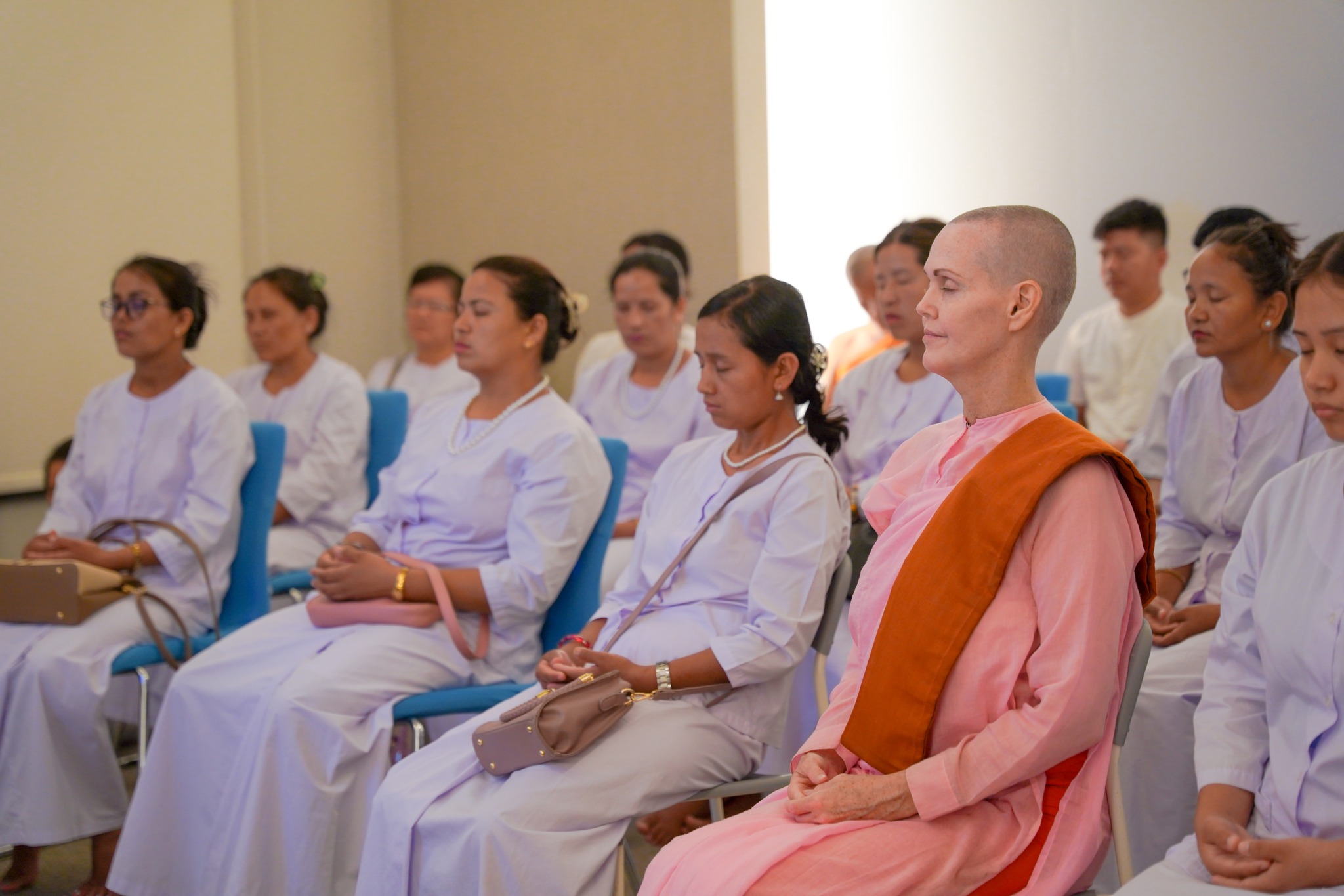 คณะครูและผู้นำชุมชนจากประเทศเนปาล มาเยือนวัดพระธรรมกาย