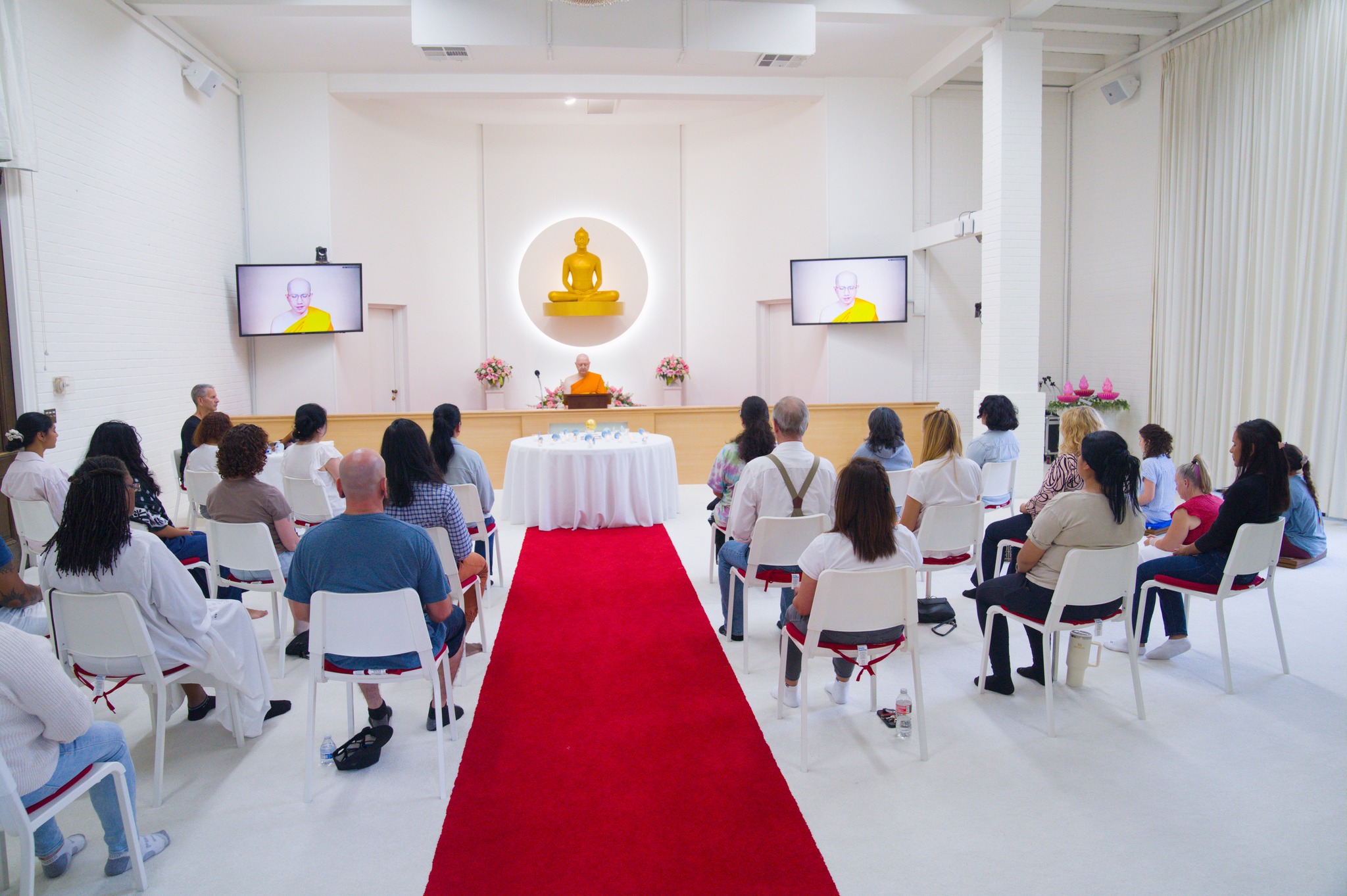 วัดพระธรรมกายแคลิฟอร์เนีย จัดกิจกรรม Full Moon Meditation