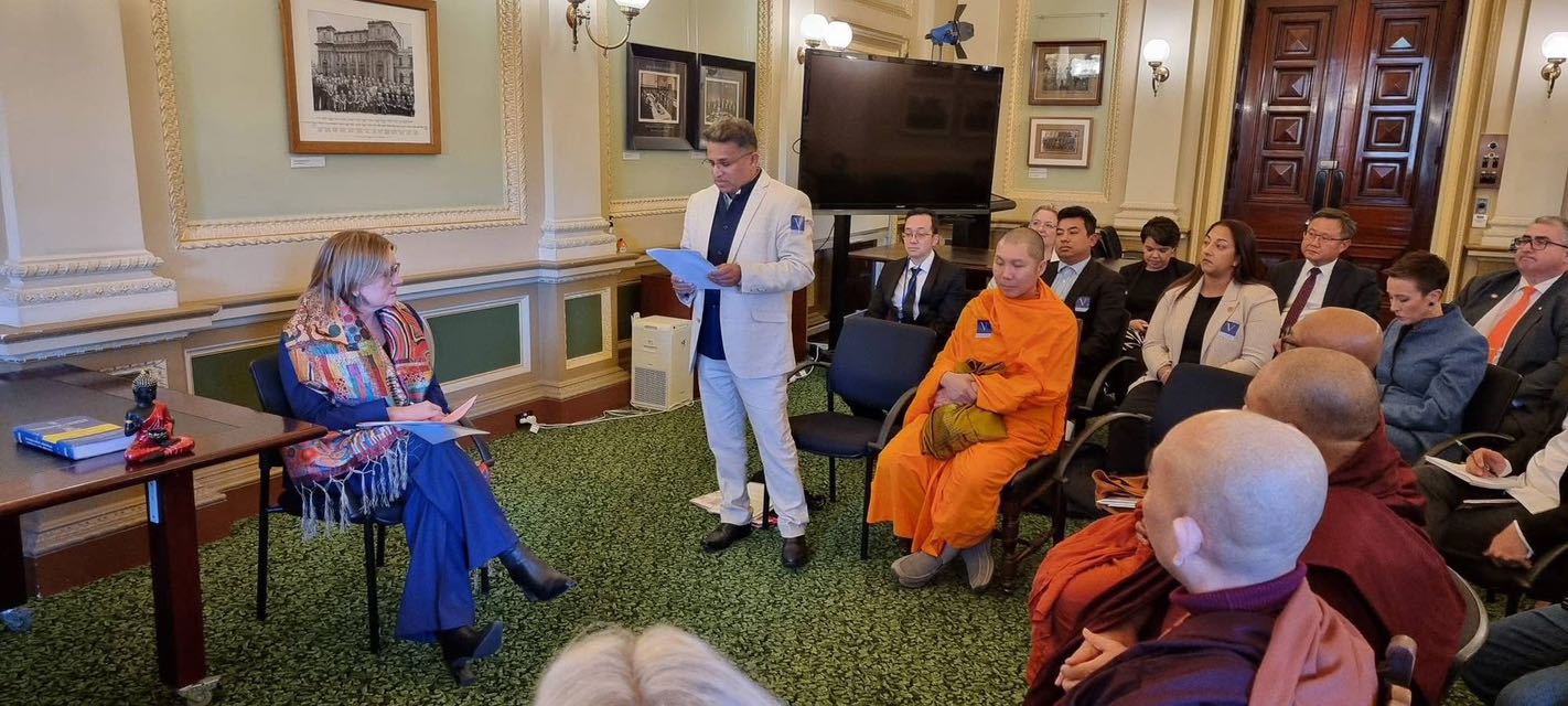 เจ้าอาวาสวัดพระธรรมกายเมลเบิร์น ร่วมประชุมระหว่างรัฐบาลรัฐวิกตอเรียและผู้นำชุมชนชาวพุทธ