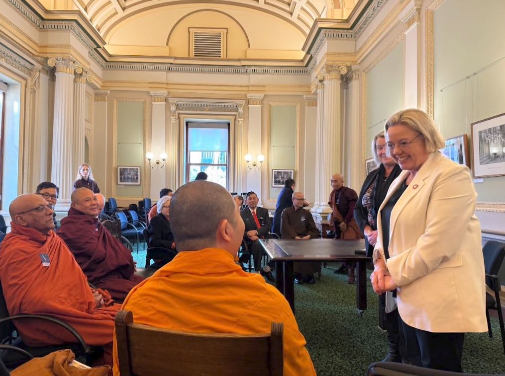 เจ้าอาวาสวัดพระธรรมกายเมลเบิร์น ร่วมประชุมระหว่างรัฐบาลรัฐวิกตอเรียและผู้นำชุมชนชาวพุทธ