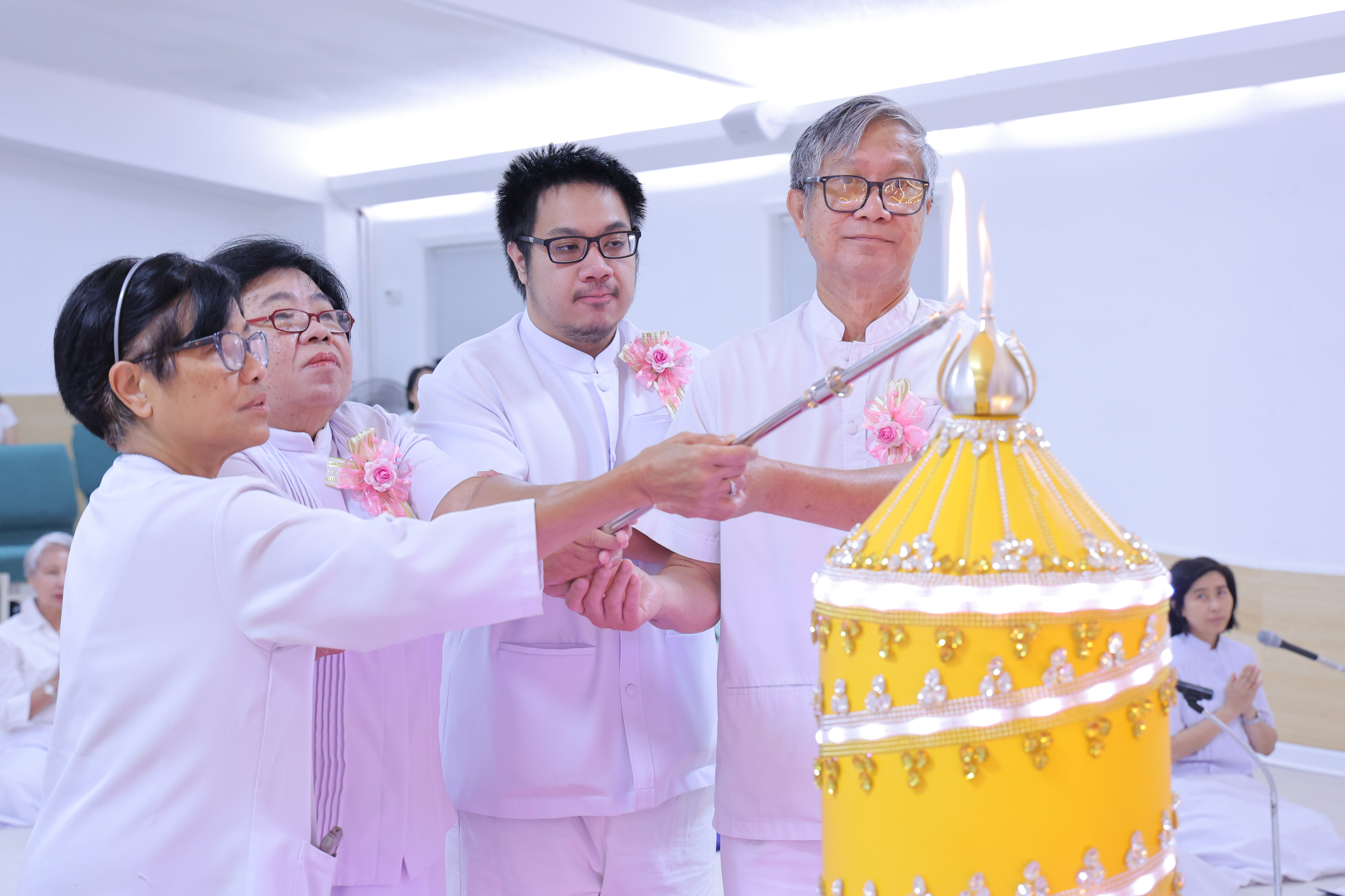 วัดพระธรรมกายจอร์เจีย จัดพิธีจุดเทียนใจไฟนิรันดร์อนันตชัย