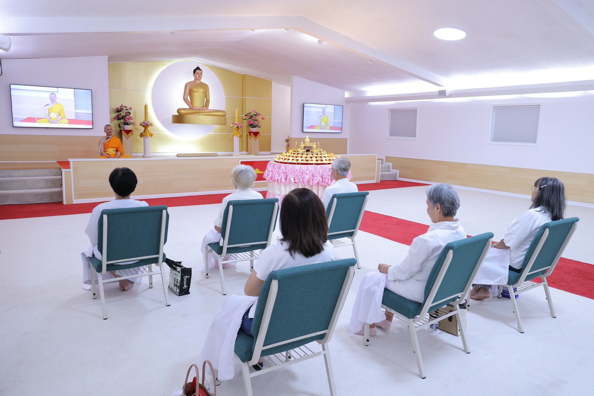 วัดพระธรรมกายจอร์เจีย จัดพิธีจุดเทียนใจไฟนิรันดร์อนันตชัย