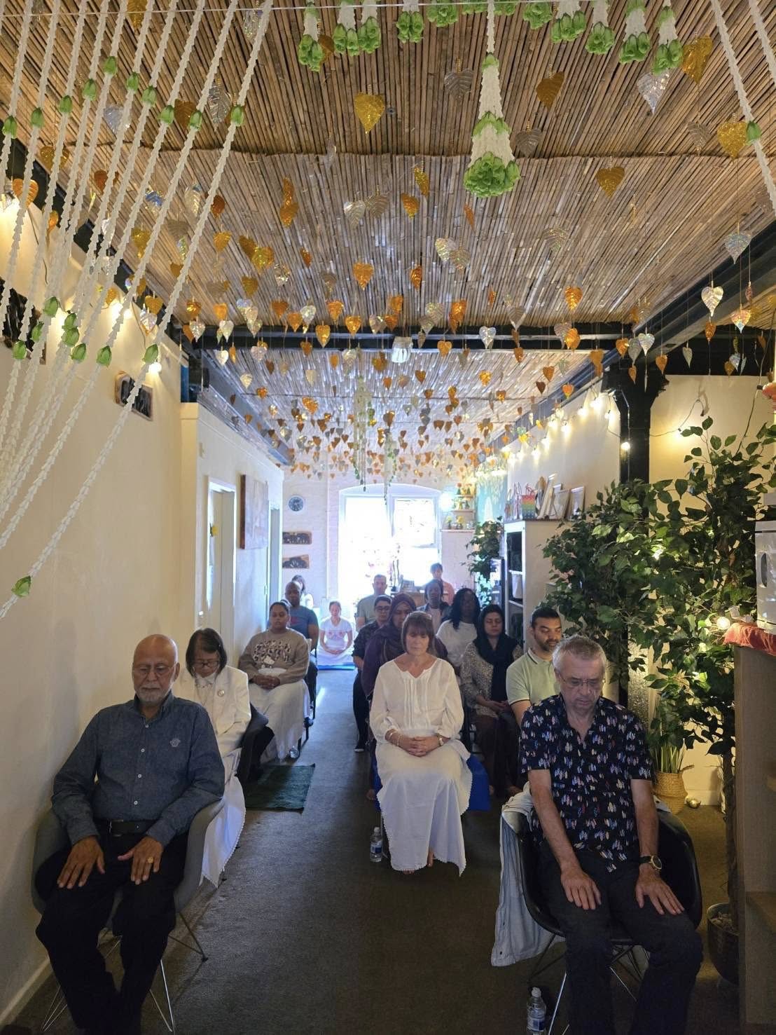 วัดพระธรรมกายลอนดอน จัดปฏิบัติธรรม ณ ร้าน Thai Massage & Spa