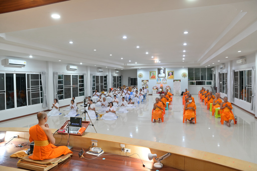 ศูนย์ปฏิบัติธรรมพนมสารคาม จัดปฏิบัติธรรมประจำสัปดาห์ โครงการหมู่บ้านรักษาศีล 5
