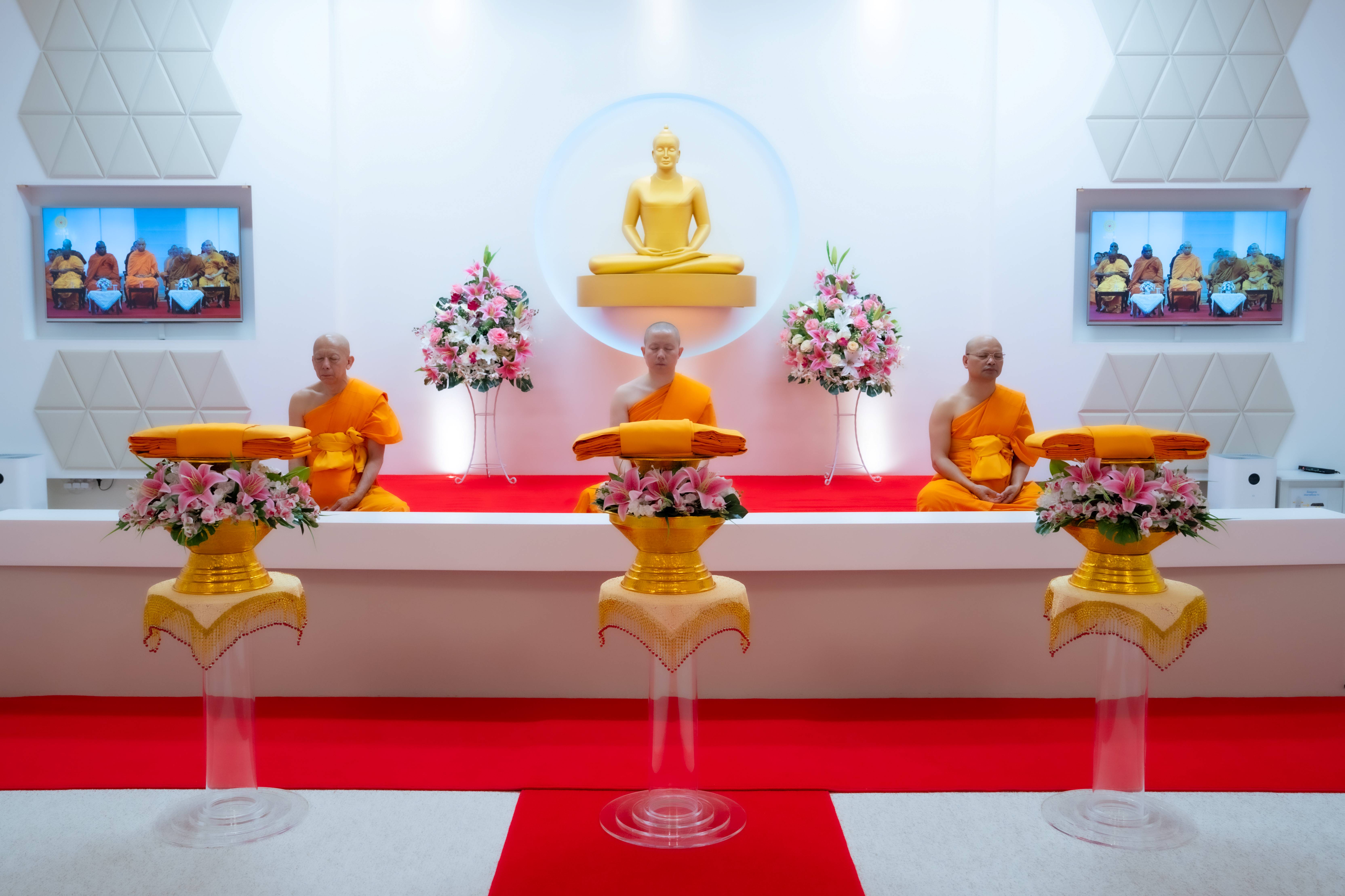 วัดพระธรรมกายสตอกโฮล์ม จัดงานบุญบูชาข้าวพระ