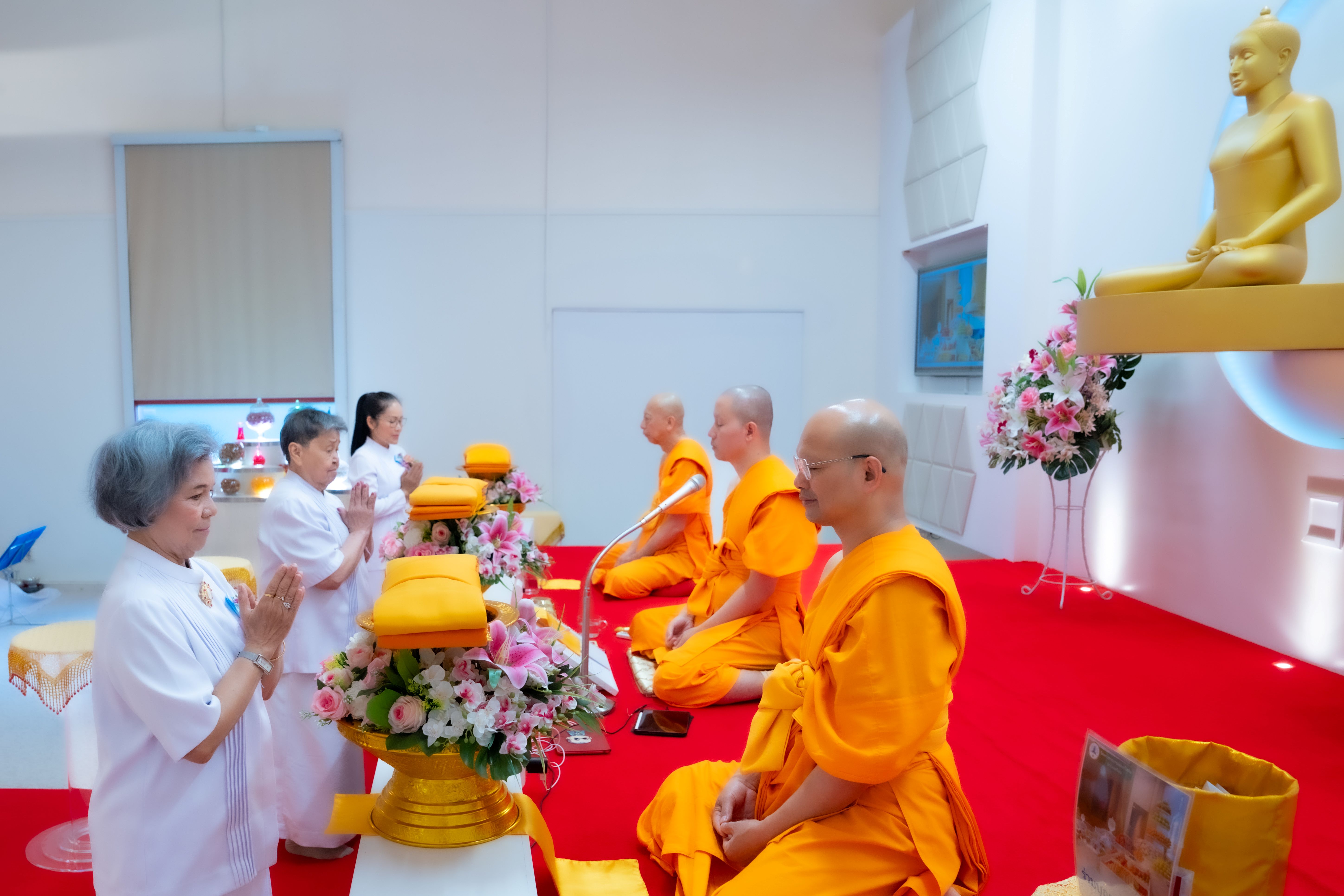 วัดพระธรรมกายสตอกโฮล์ม จัดงานบุญบูชาข้าวพระ