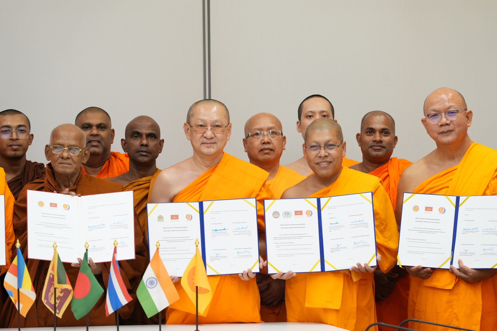 วัดพระธรรมกาย-องค์กรพุทธโลก เซ็น MOU 3 ประเทศ สวดธรรมจักร สร้างเครือข่ายสันติภาพโลก