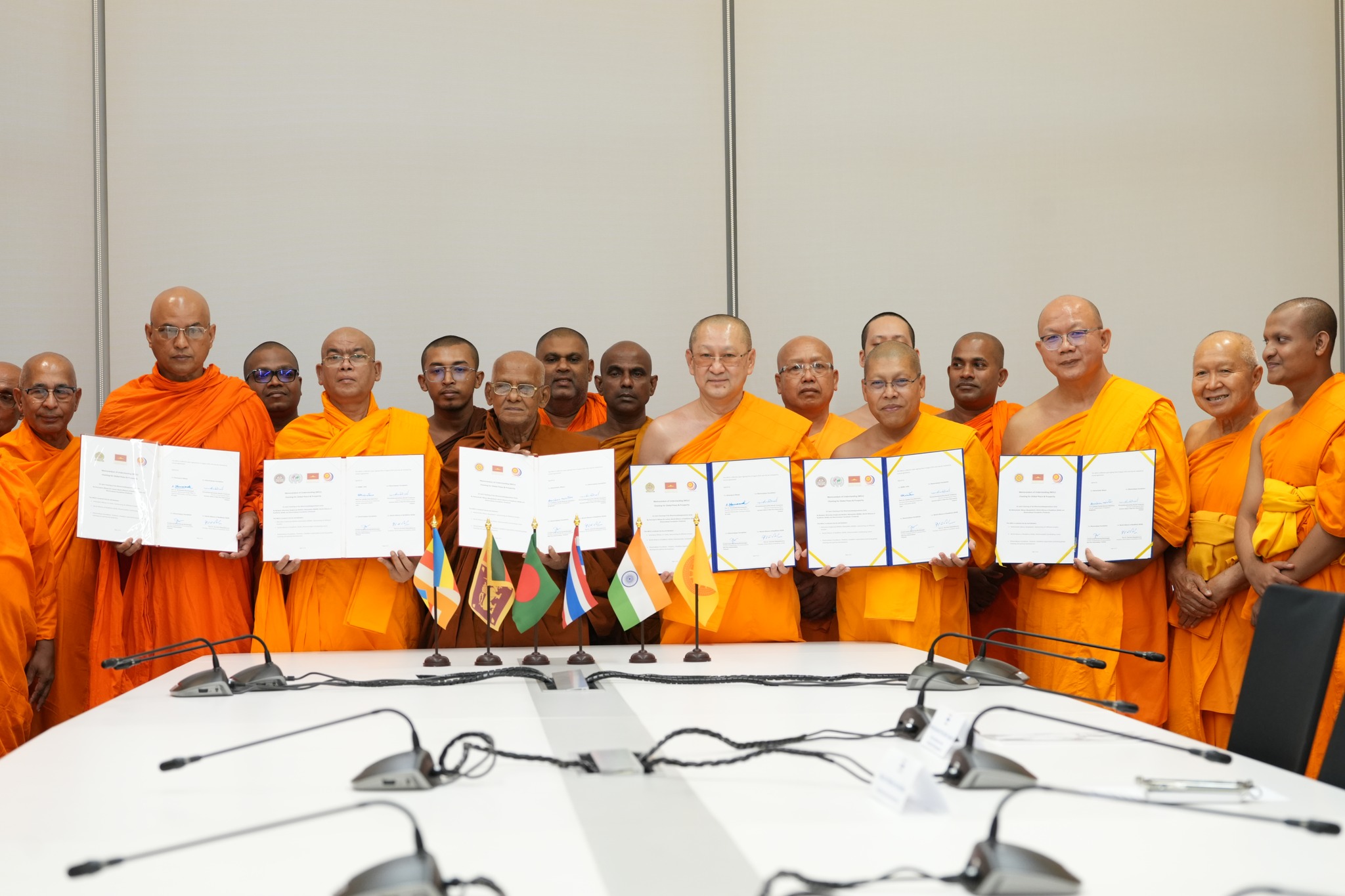 วัดพระธรรมกาย-องค์กรพุทธโลก เซ็น MOU 3 ประเทศ สวดธรรมจักร สร้างเครือข่ายสันติภาพโลก