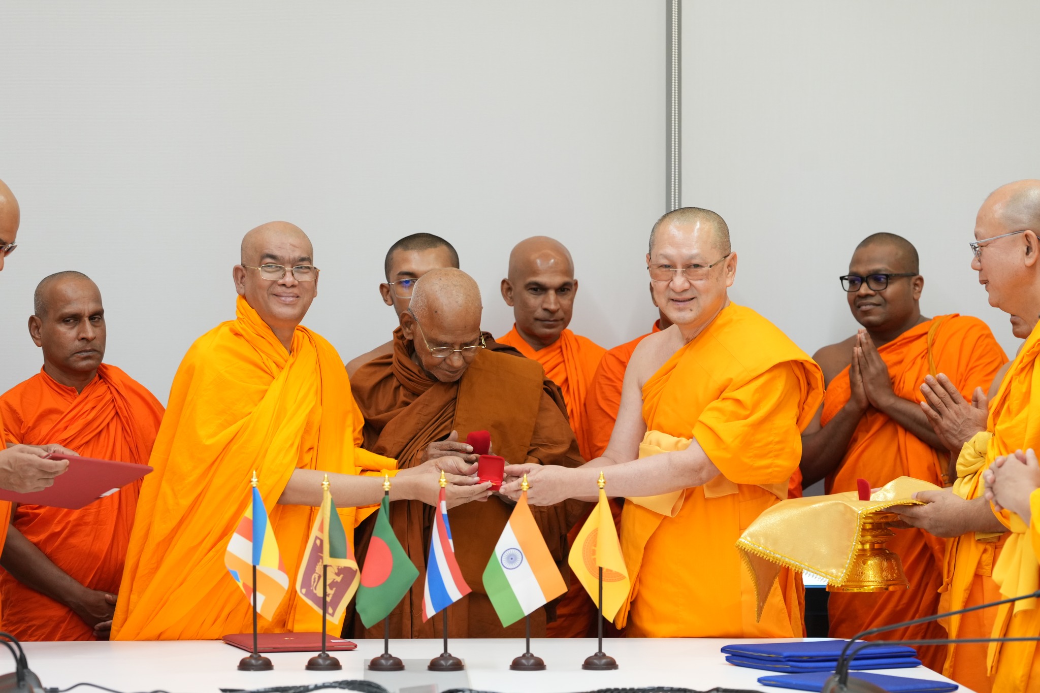 วัดพระธรรมกาย-องค์กรพุทธโลก เซ็น MOU 3 ประเทศ สวดธรรมจักร สร้างเครือข่ายสันติภาพโลก