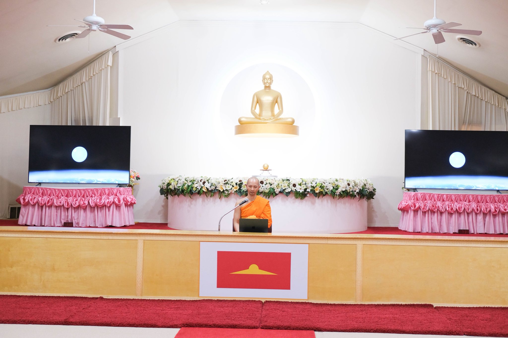 วัดพระธรรมกายเท็กซัส จัดคลาสสมาธิแก่ชาวท้องถิ่น