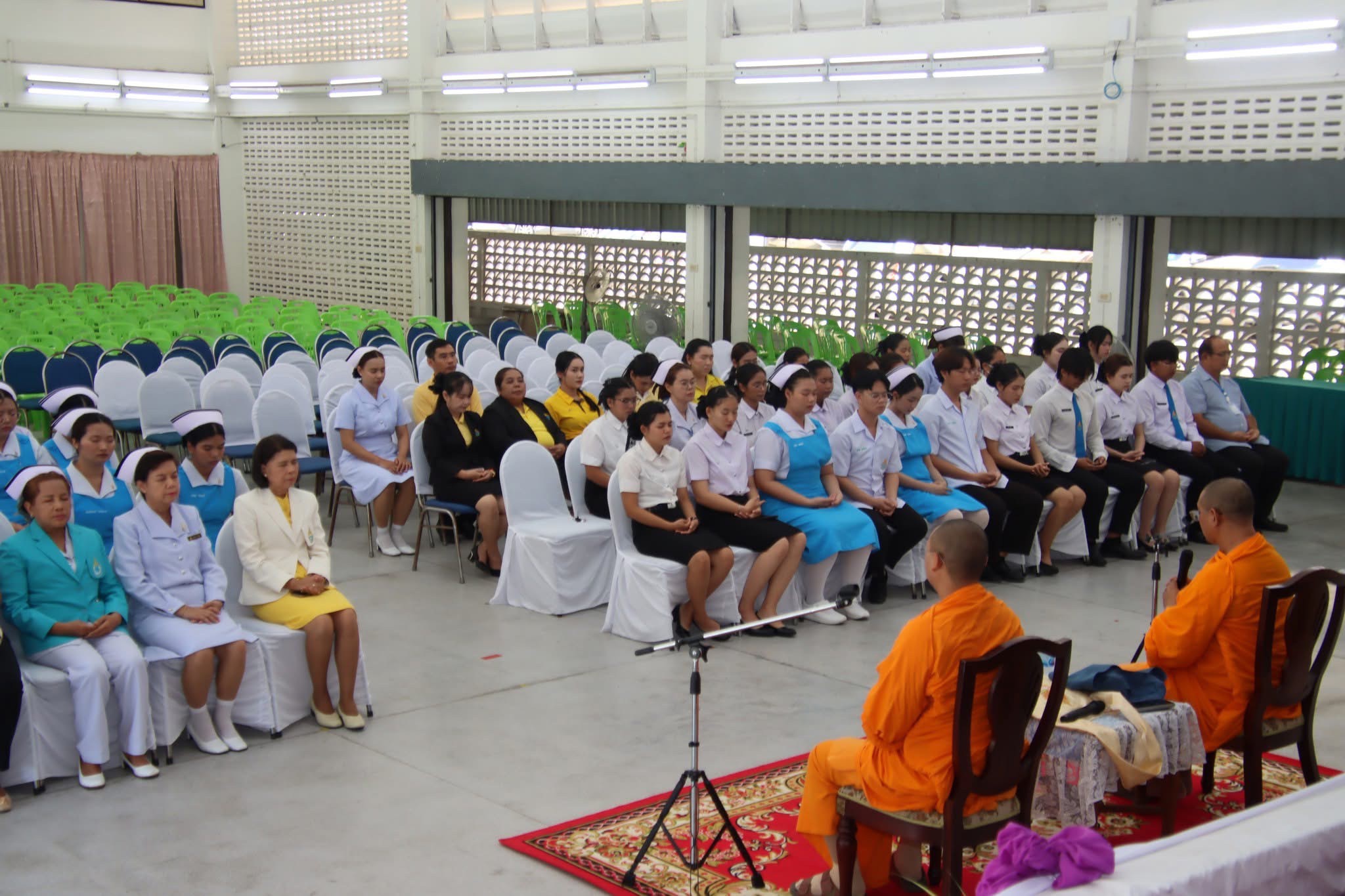 หัวหน้าที่พักสงฆ์บ้านร่มเย็น บรรยายธรรมแก่นักศึกษาพยาบาล ม.นราธิวาสราชนครินทร์