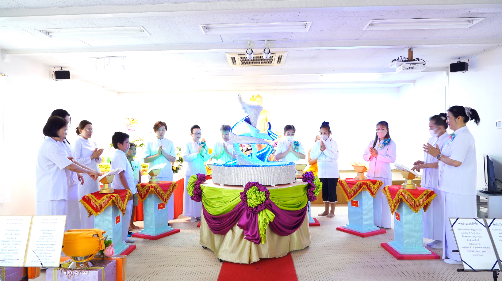 ผู้มีบุญยังได้ร่วมกันจุดประทีปเทียนใจไฟนิรันดร์อนันตชัย เพื่อสร้างผังแห่งการได้ทิพยจักษุ อันได้แก่ตาทิพย์