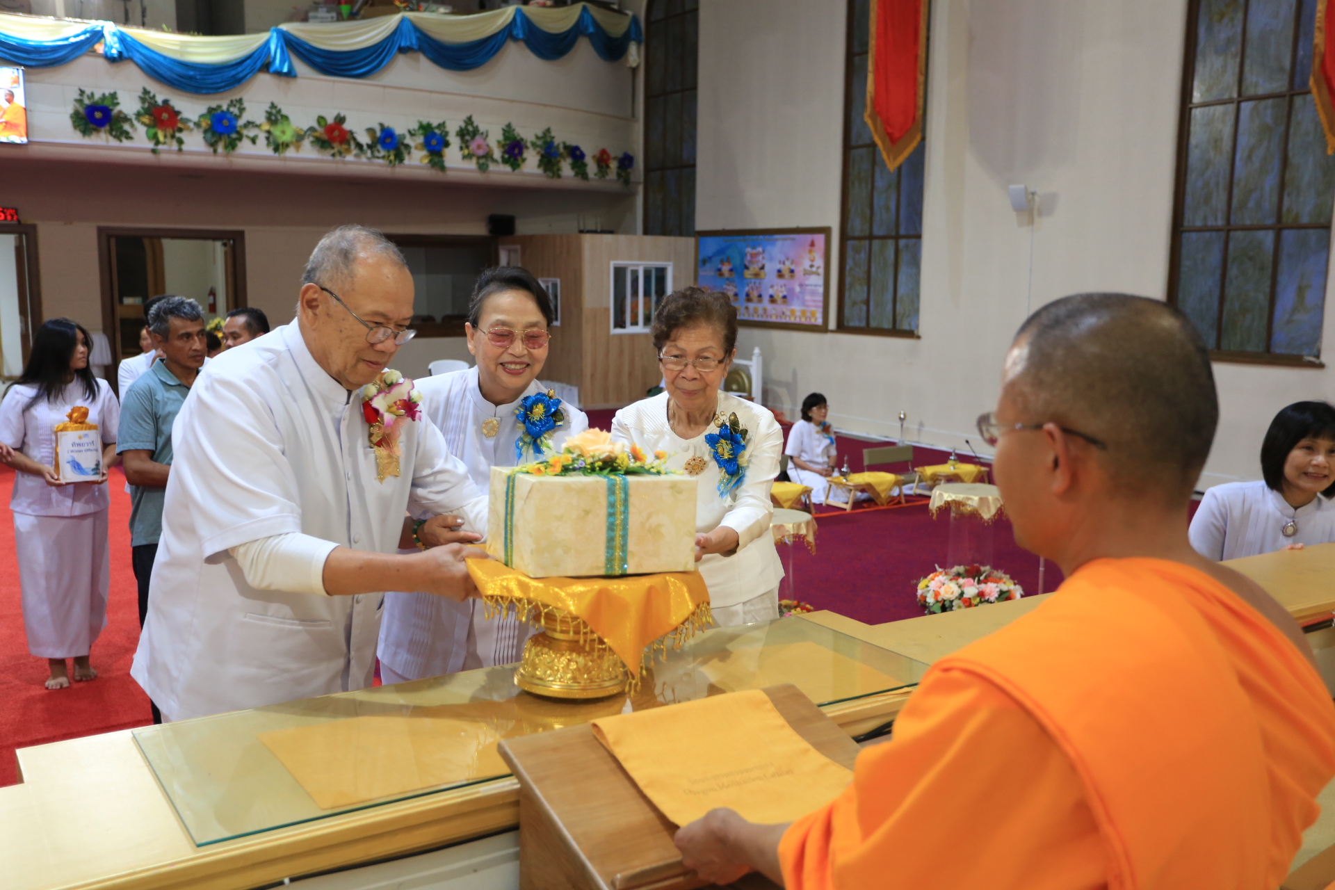 วัดพระธรรมกายออเรกอน จัดงานบุญบูชาข้าวพระ