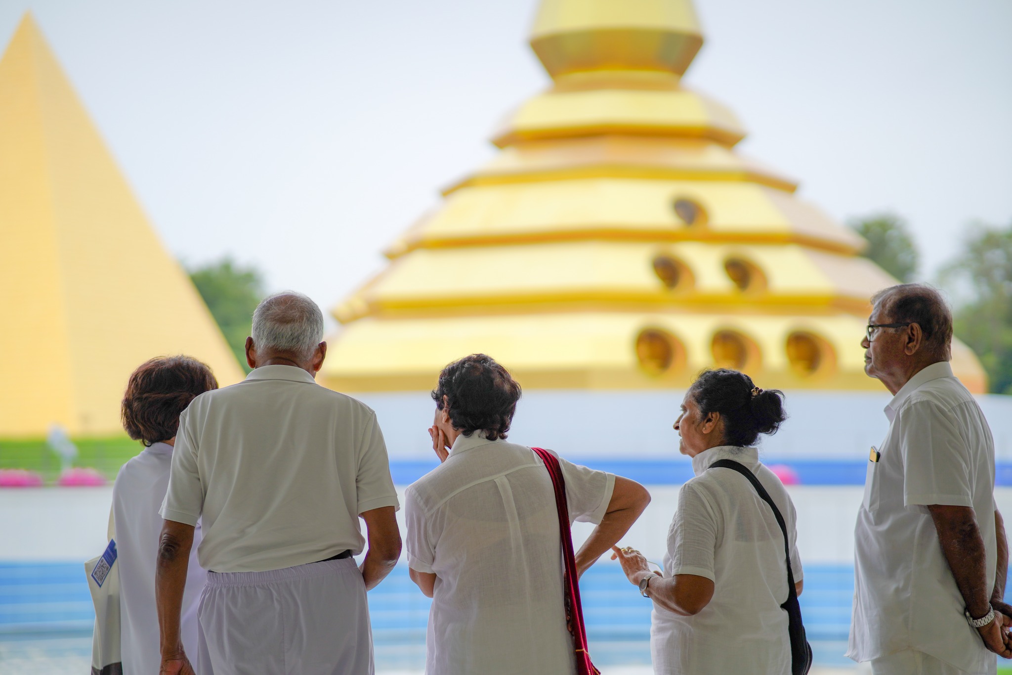 ชาวศรีลังกา เดินทางมาเยี่ยมชมวัดพระธรรมกาย