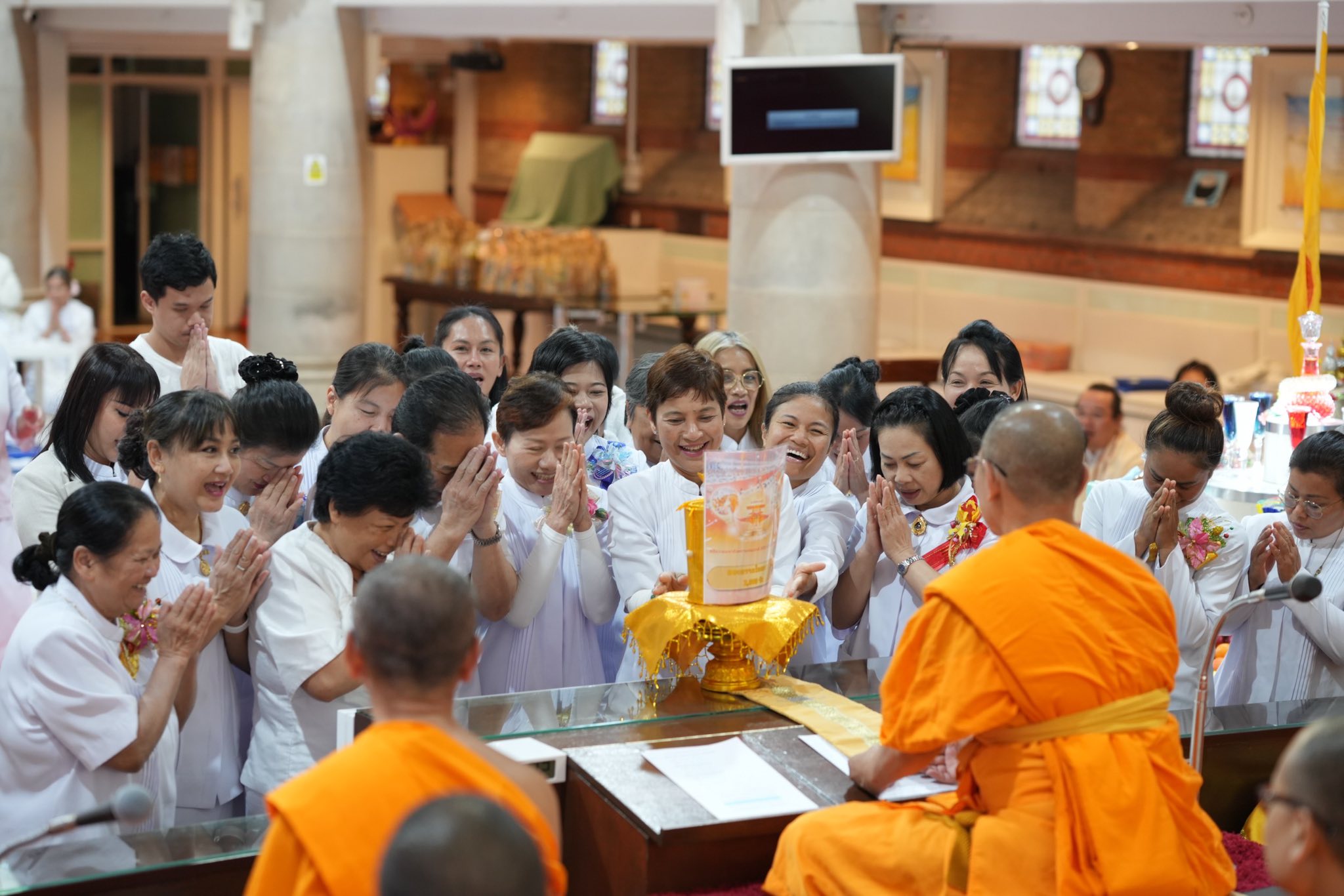 วัดพระธรรมกายลอนดอน จัดงานบุญบูชาข้าวพระ