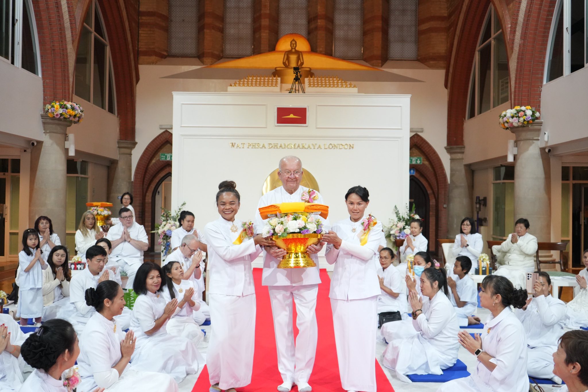 วัดพระธรรมกายลอนดอน จัดงานบุญบูชาข้าวพระ