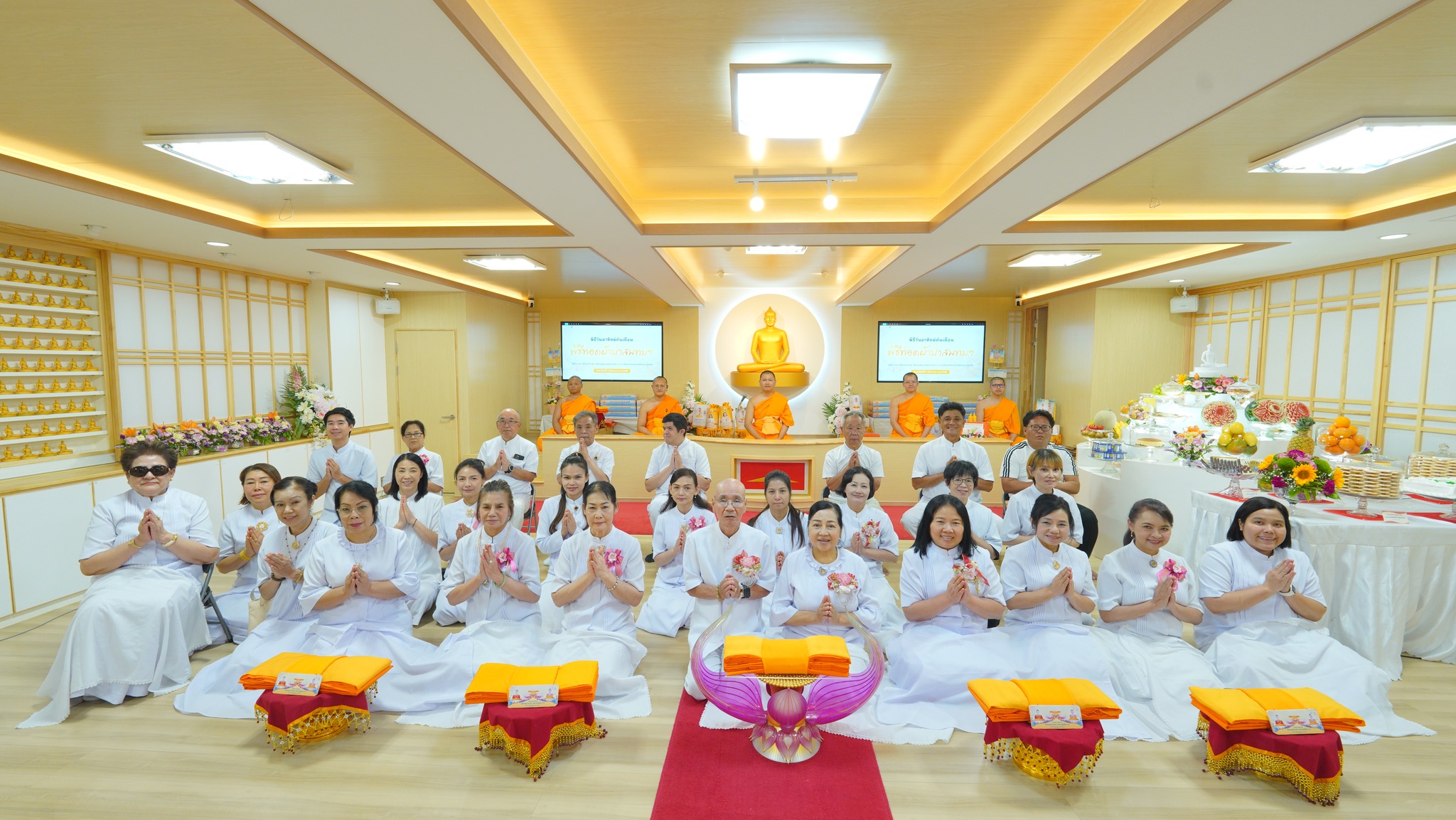 อัญเชิญผ้าป่าสมทบห้องปฏิบัติธรรม นำโดยคณะประธานเอก คือกัลยาณมิตรแก้วตา และกัลยาณมิตรทาเคชิ สุมิดะ พร้อมด้วยคณะประธานรอง 5 คณะ