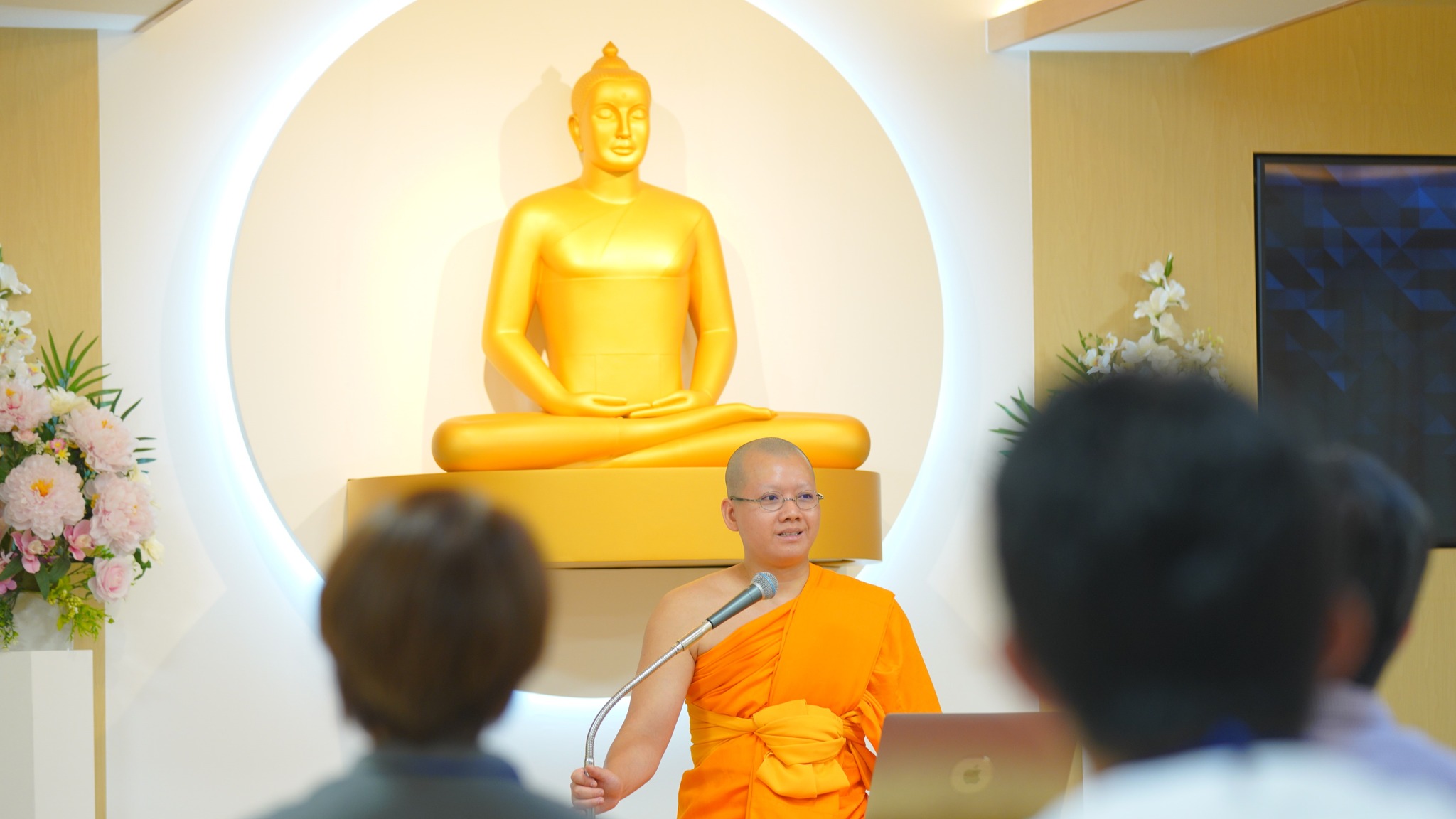 วัดพระธรรมกายโอซาก้า จัดปฏิบัติธรรมชาวญี่ปุ่น