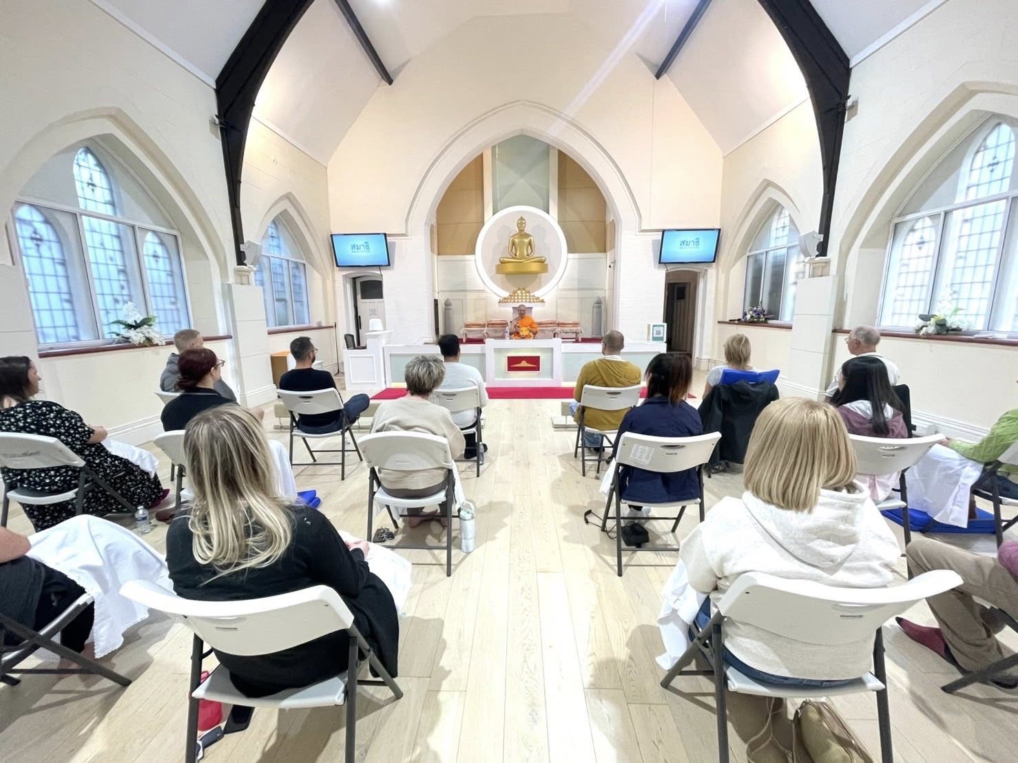 วัดพระธรรมกายแมนเชสเตอร์ จัดคลาสสมาธิแก่ชาวท้องถิ่น