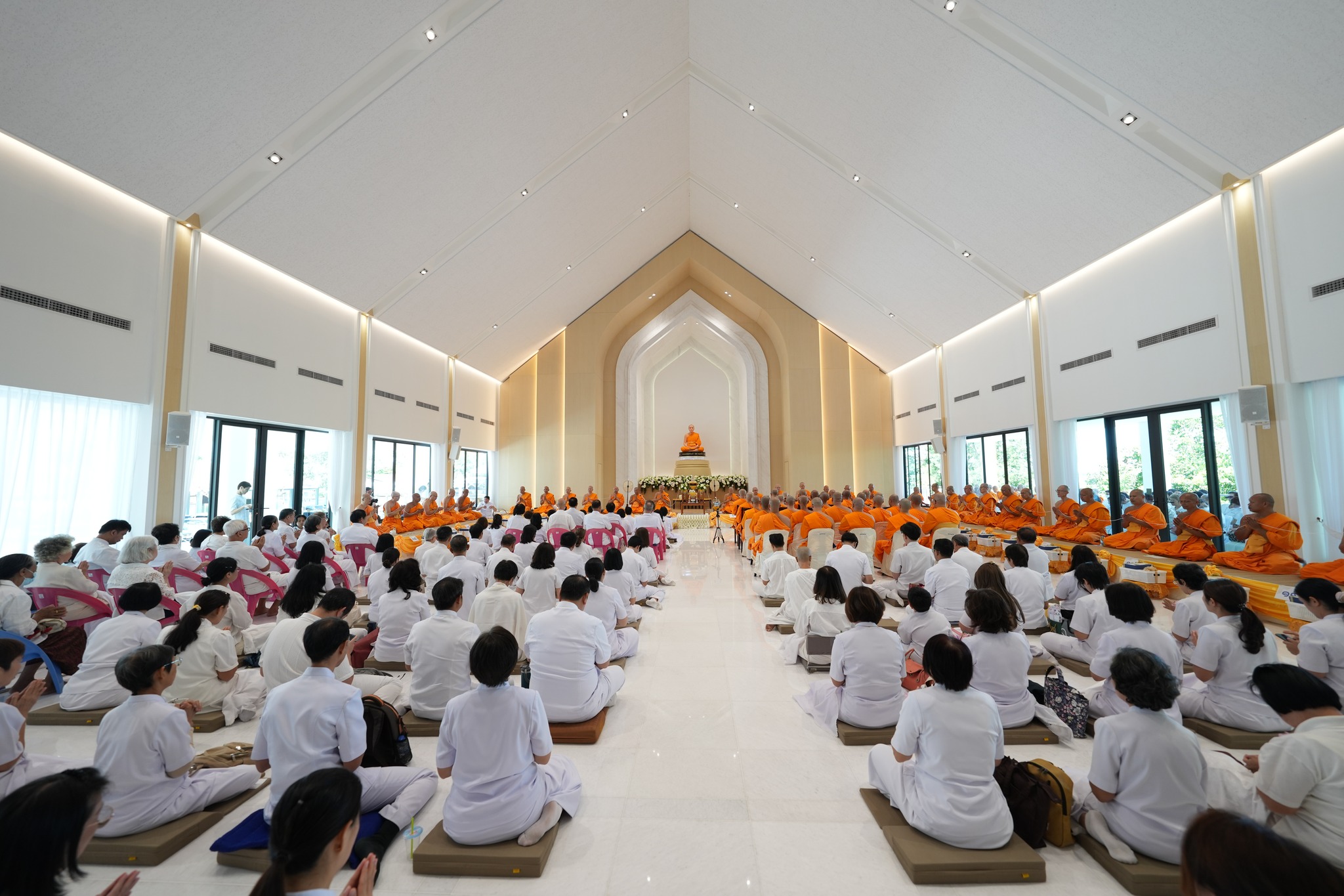 ศูนย์ปฏิบัติธรรมพระมงคลเทพมุนี จัดพิธีเจริญพระพุทธมนต์ ฉลองอาคาร 108 ปี ครูผู้ค้นพบวิชชาธรรมกาย