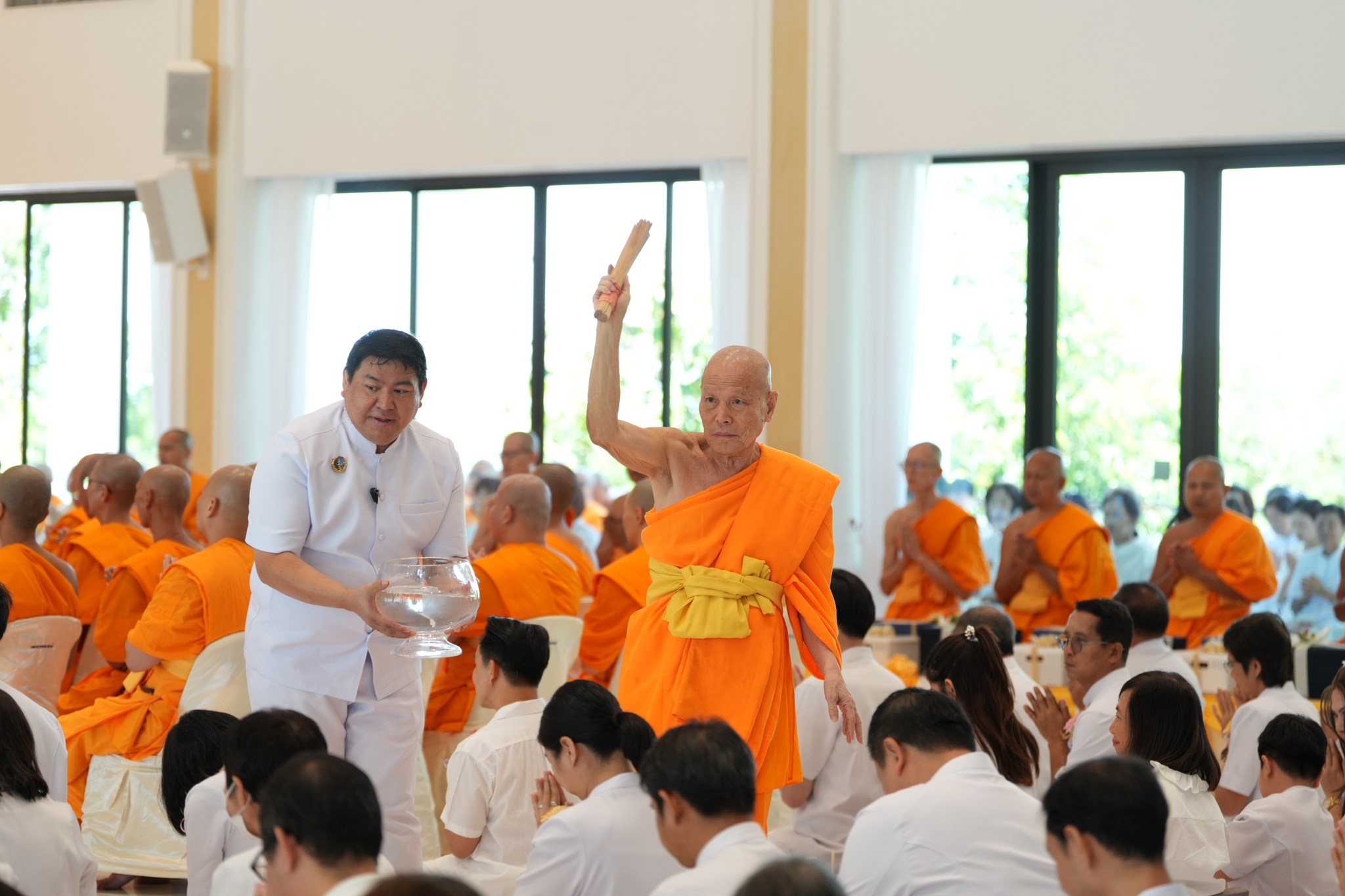 ศูนย์ปฏิบัติธรรมพระมงคลเทพมุนี จัดพิธีเจริญพระพุทธมนต์ ฉลองอาคาร 108 ปี ครูผู้ค้นพบวิชชาธรรมกาย