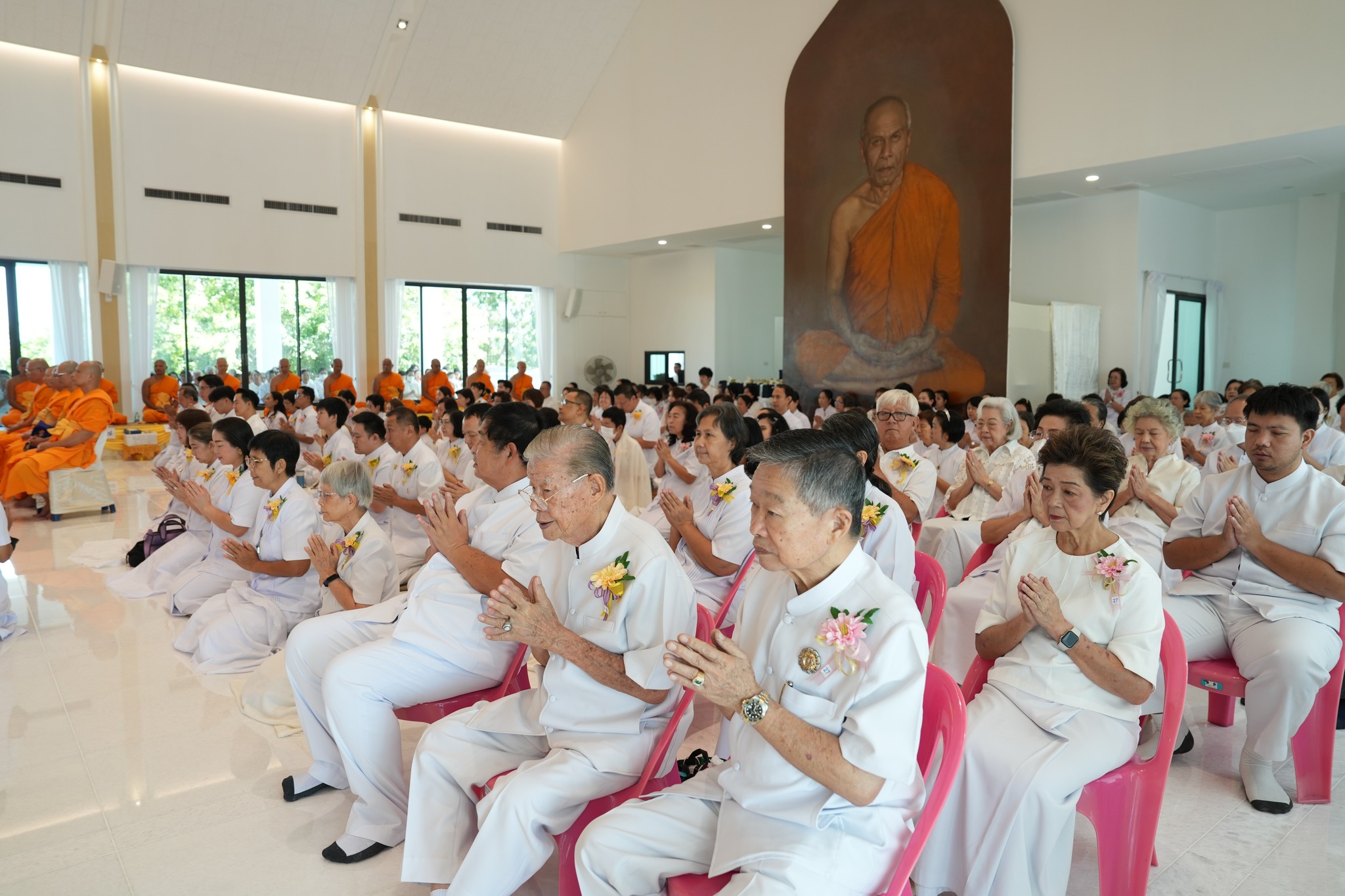 ศูนย์ปฏิบัติธรรมพระมงคลเทพมุนี จัดพิธีเจริญพระพุทธมนต์ ฉลองอาคาร 108 ปี ครูผู้ค้นพบวิชชาธรรมกาย