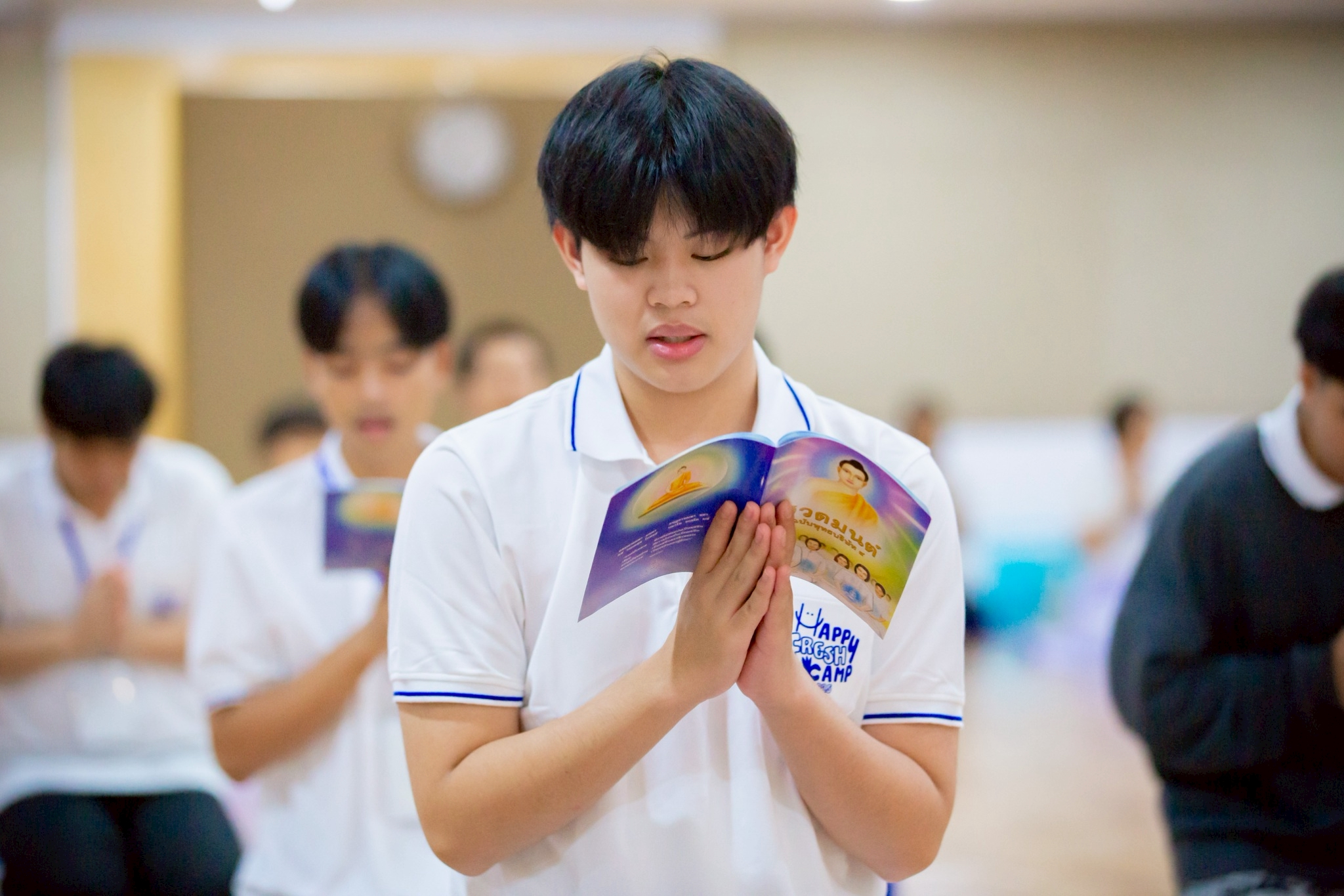 ช่วงค่ำได้ร่วมกันสวดมนต์ทำวัตรเย็น