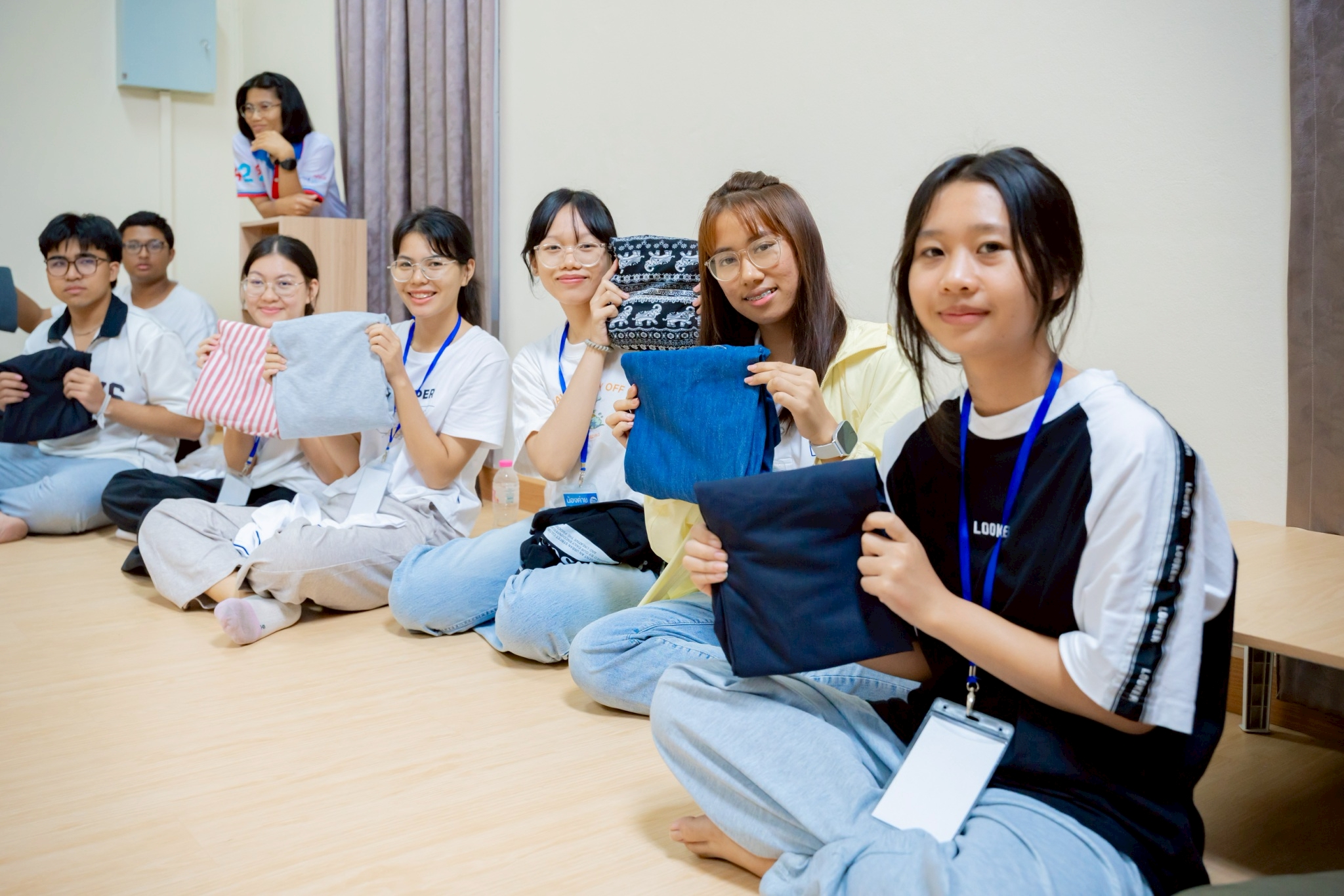 นักศึกษายังได้เรียนรู้ในกิจกรรม The Power of a Still Mind พลังแห่งใจที่สงบ และกิจกรรมจัดชีวิตให้ลงตัวด้วยหลักความดีสากล