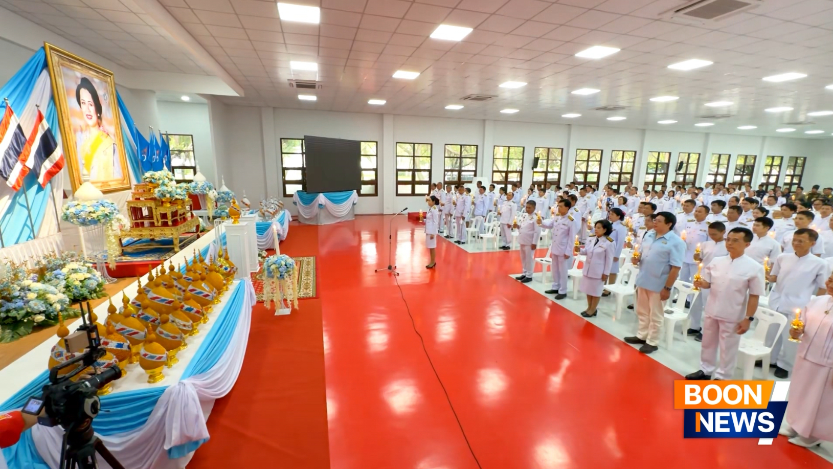 นายอำเภอคลองหลวง ก็ได้กราบบังคมทูลถวายพระพรชัยมงคล และนำประกอบพิธีจุดเทียนชัยถวายพระพรชัยมงคล