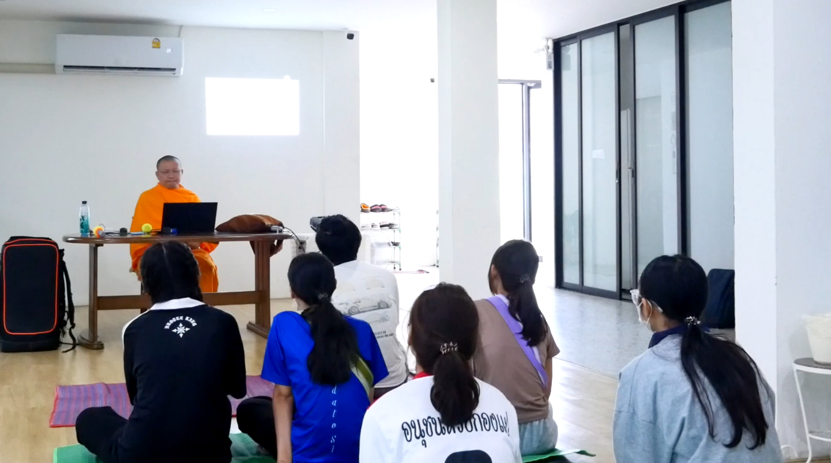 นักเรียนผู้ช่วยพยาบาลบ้านสุขกายสบายใจ อบรมคุณธรรม