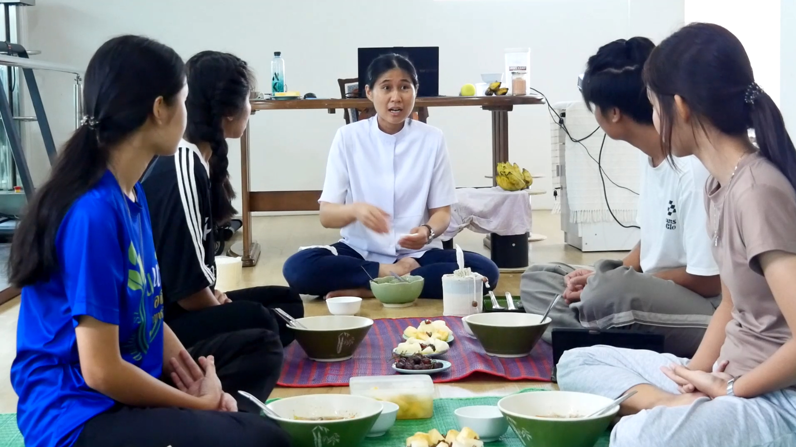 กิจกรรมการรับประทานอาหารที่ถูกต้องตามแบบวัฒนธรรมชาวพุทธ