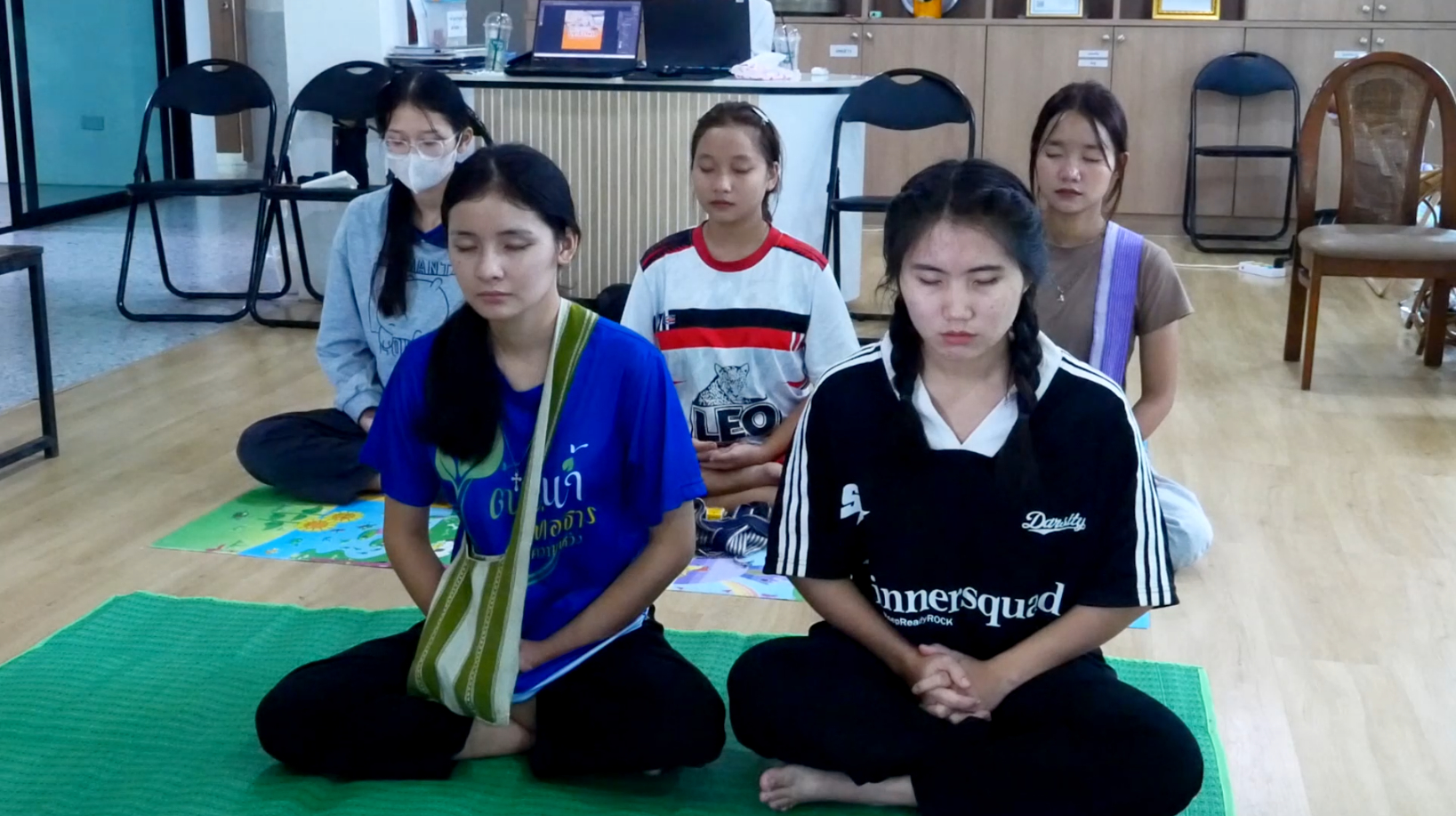 กิจกรรมนั่งสมาธิ ซึ่งได้เรียนรู้ประโยชน์ของการนั่งสมาธิ