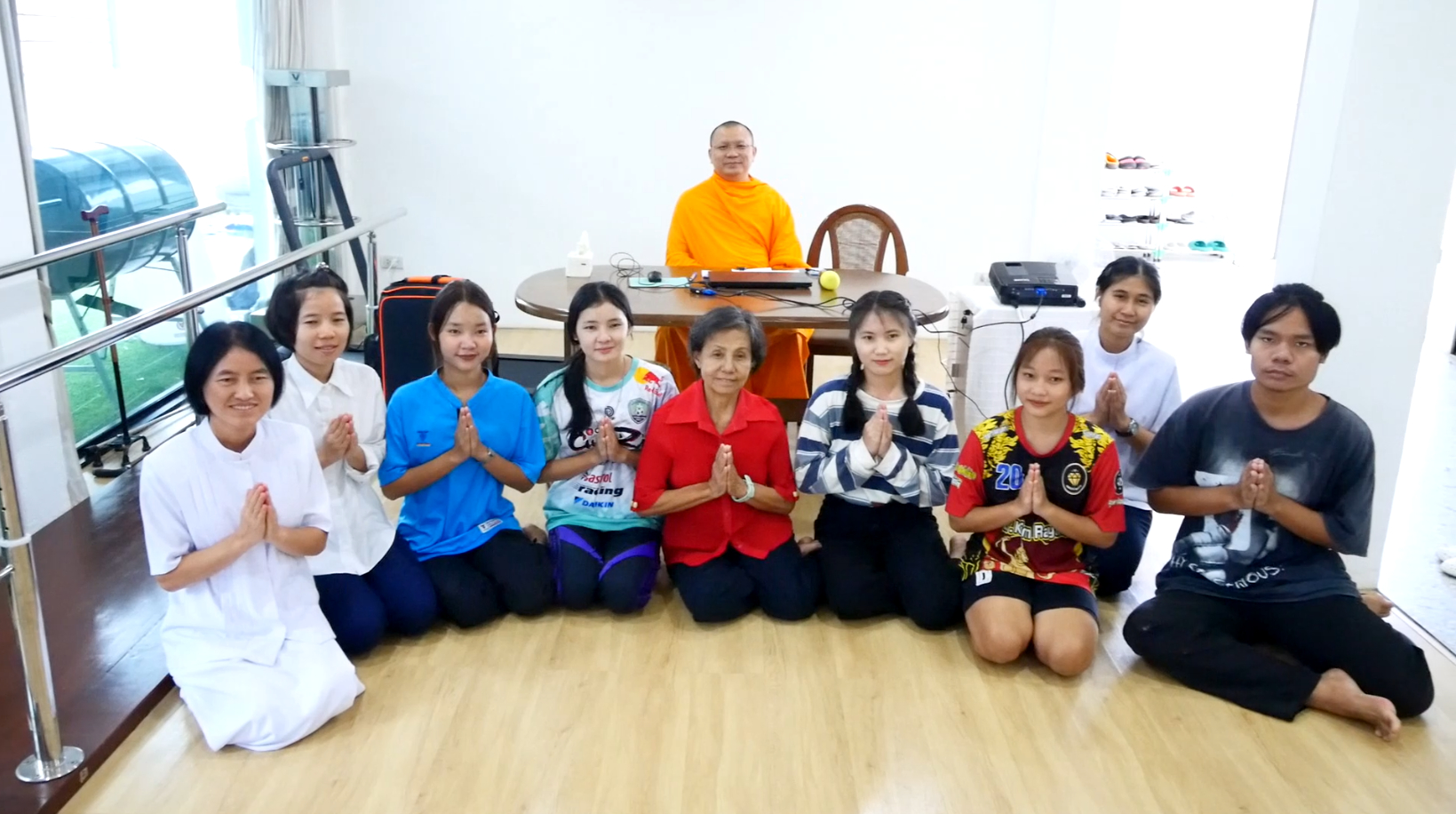 นักเรียนผู้ช่วยพยาบาลบ้านสุขกายสบายใจ อบรมคุณธรรม