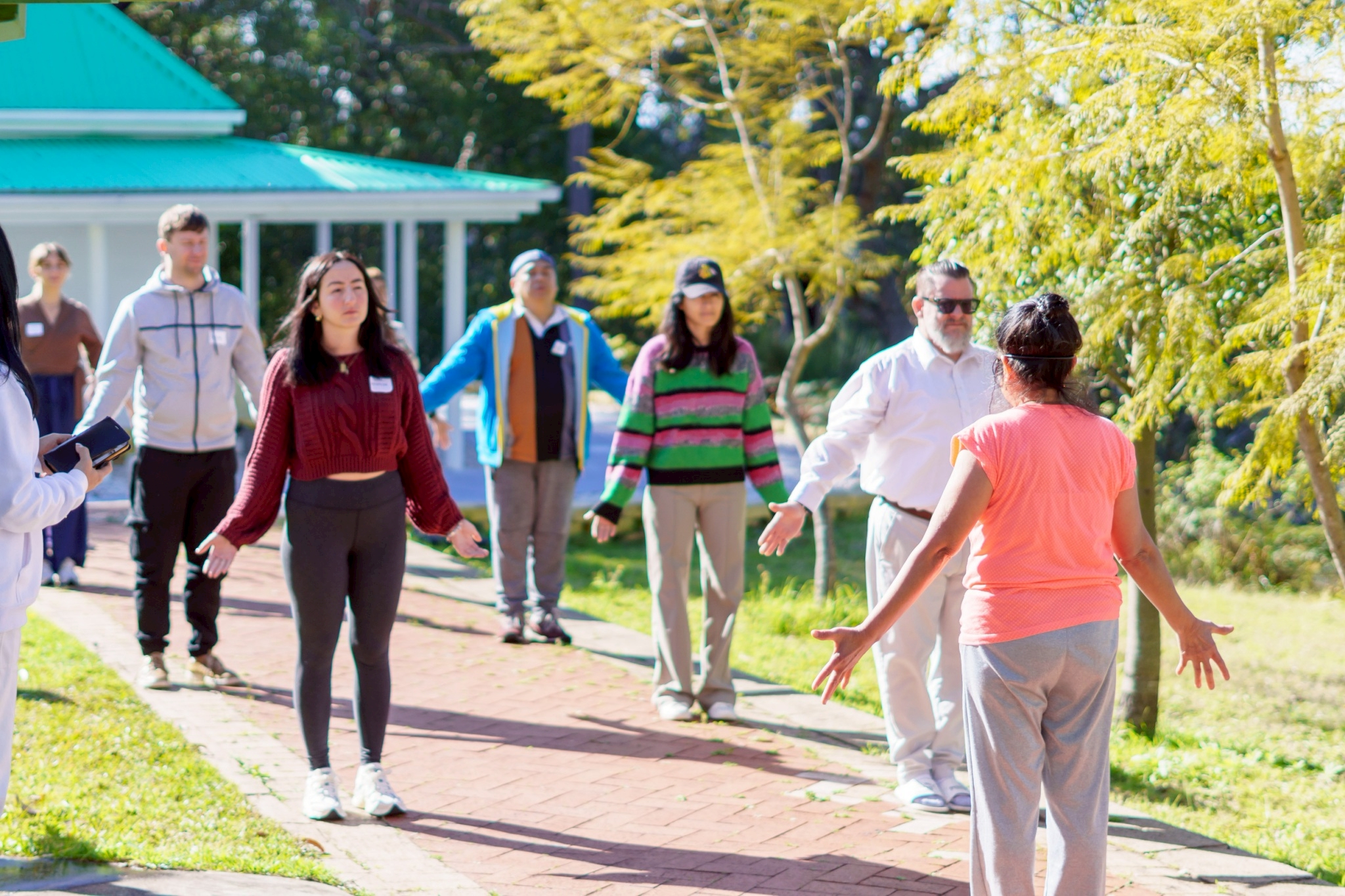 ทุกท่านได้ฝึกลมหายใจและยืดกล้ามเนื้อ เพื่อผ่อนคลายร่างกาย