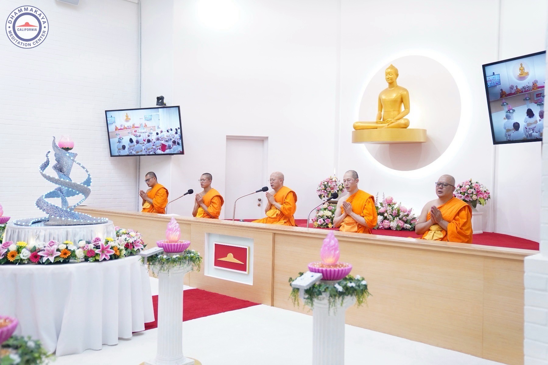 วัดพระธรรมกายแคลิฟอร์เนีย จัดพิธีจุดเทียนใจไฟนิรันดร์อนันตชัย