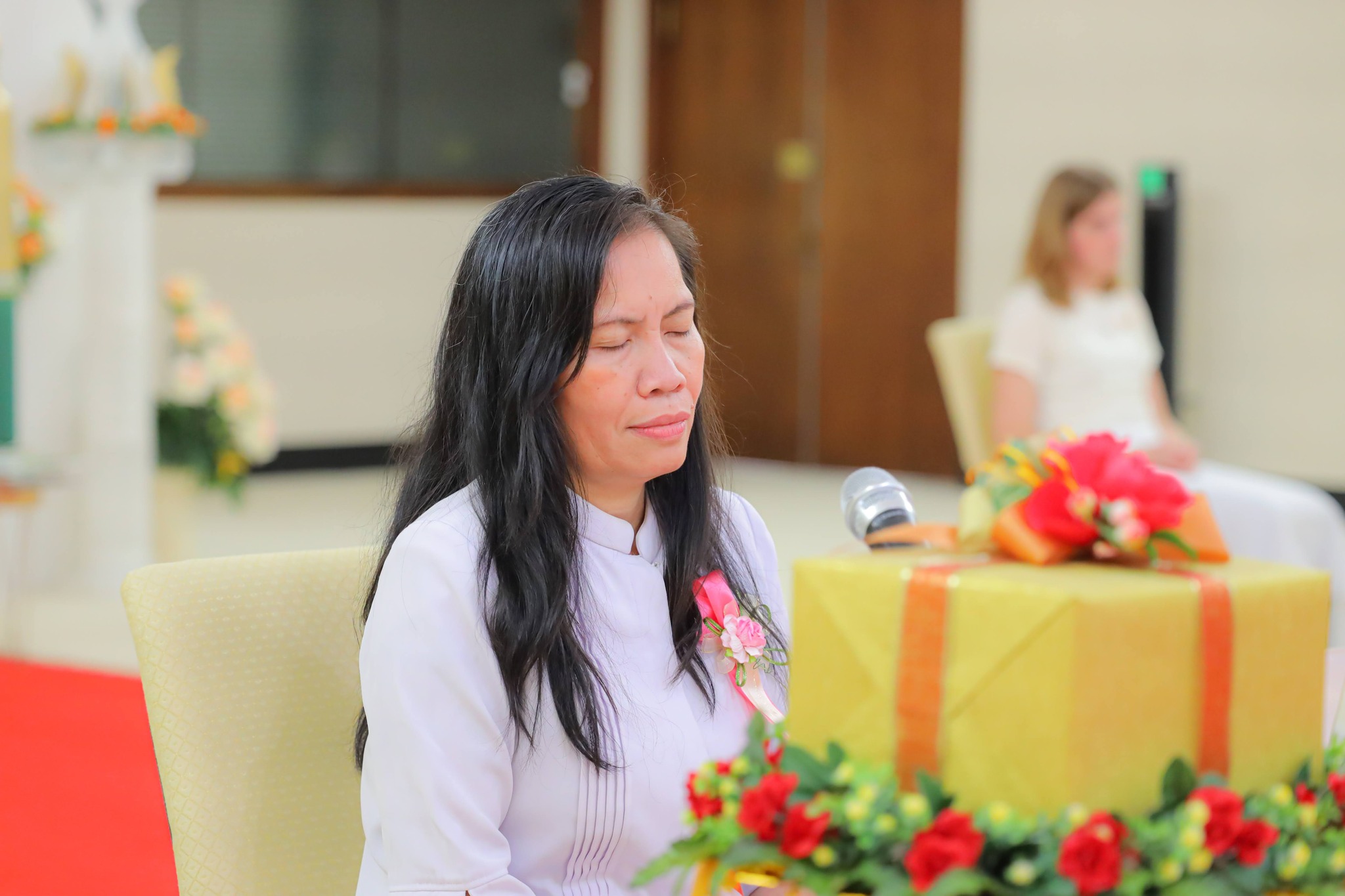 คณะสงฆ์และสาธุชนได้ร่วมกันพร้อมใจกันปฏิบัติธรรม ตามเสียงนำนั่งของหลวงพ่อธัมมชโย