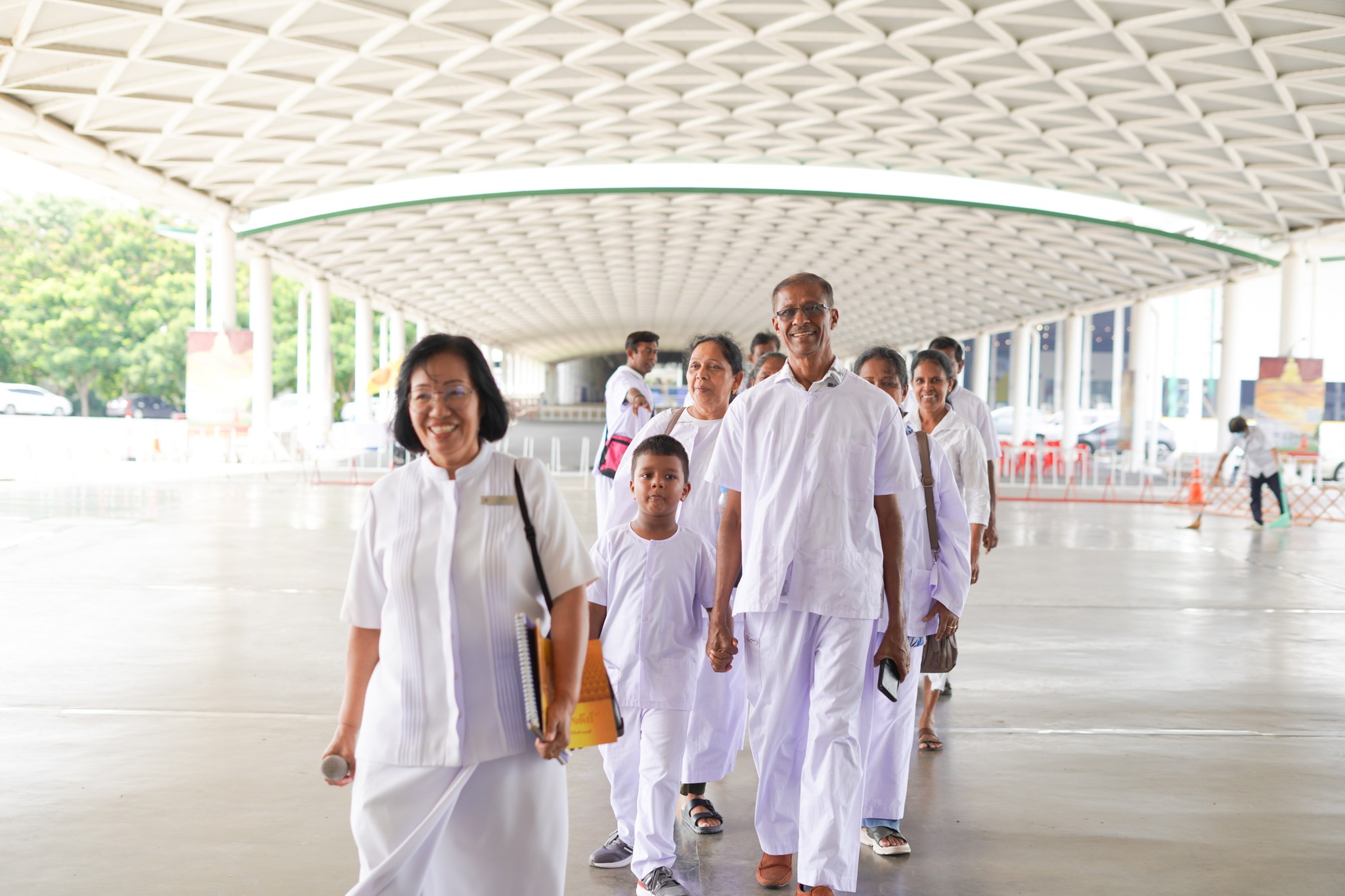 คณะชาวศรีลังกา เดินทางมาเยี่ยมชมวัดพระธรรมกาย