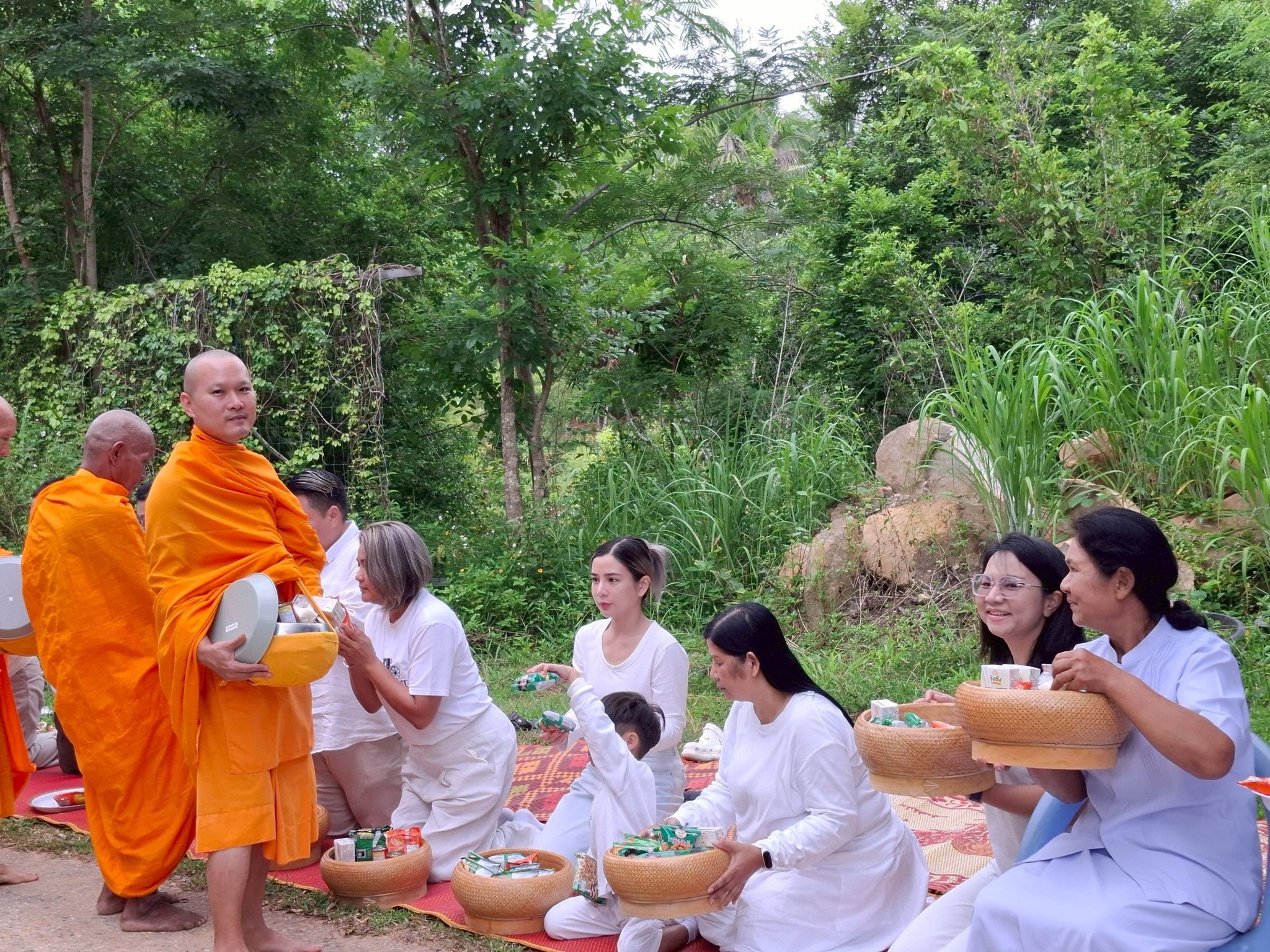 ตักบาตรข้าวสารอาหารแห้ง