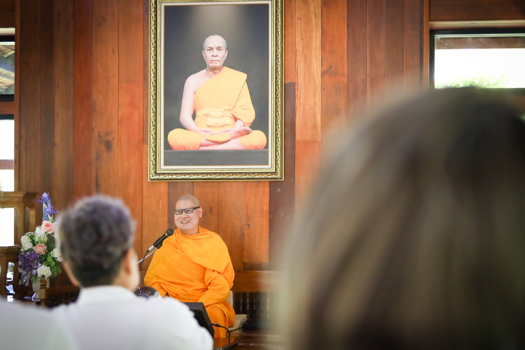 ทุกท่านต่างตั้งใจรับฟังธรรมะจากพระอาจารย์ เนื่องจากเป็นธรรมะที่เข้าใจง่าย และสามารถนำมาปรับใช้ในชีวิตประจำวันได้ด้วย