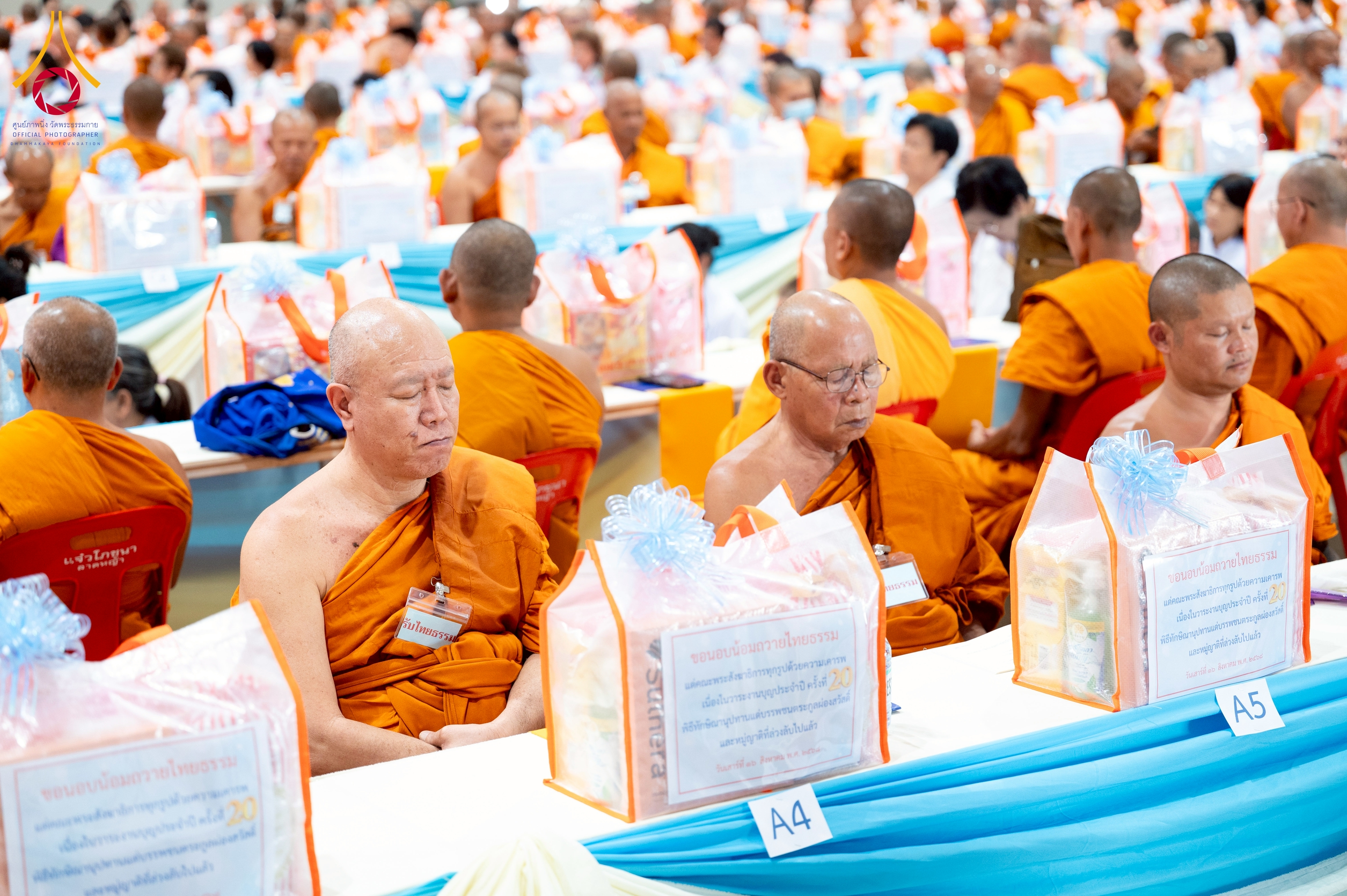 คณะเจ้าภาพ  และศรัทธาสาธุชน ได้รวมใจปฏิบัติธรรม กลั่นกายและใจให้สงบผ่องใส ในการเป็นภาชนะรองรับบุญใหญ่จากการสร้างมหาทานบารมี ถวายมหาสังฆทานแด่คณะสงฆ์หมู่ใหญ่