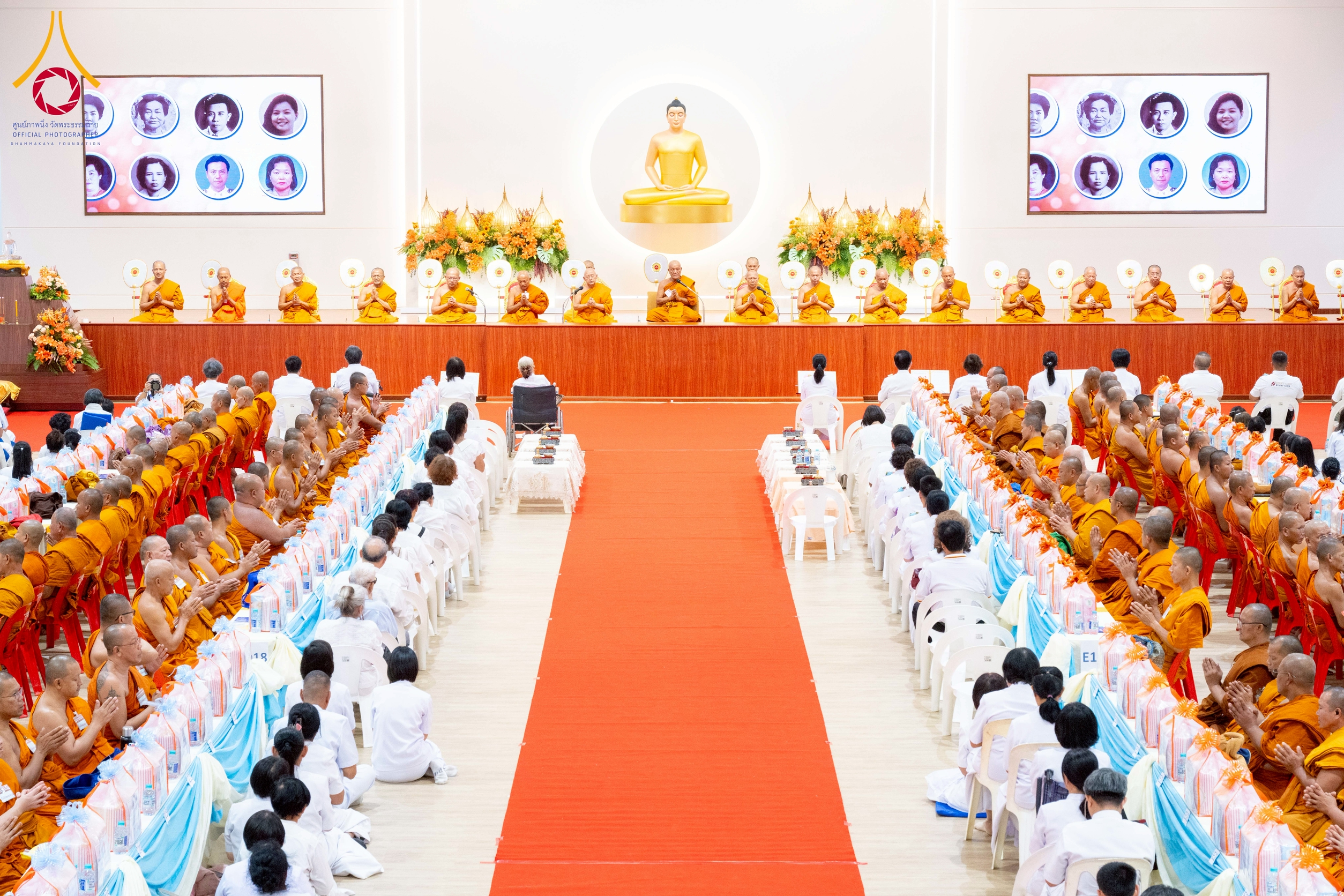 พิธีสวดพระพุทธมนต์ โดยได้รับความเมตตาจากพระเดชพระคุณพระราชวิสุทธาภรณ์ รองเจ้าคณะจังหวัดกาญจนบุรี เจ้าอาวาสวัดพระแท่นดงรังวรวิหาร
