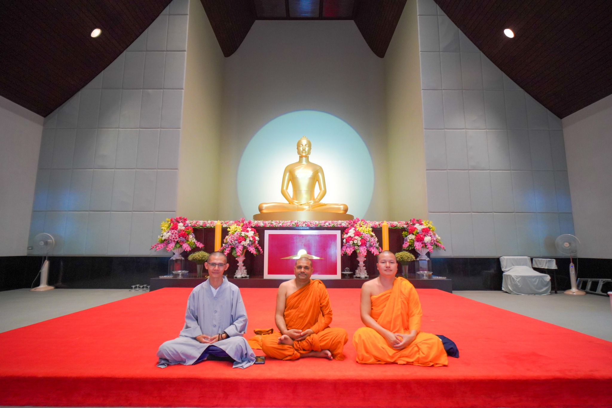 พระอาจารย์ชาวไต้หวัน เดินทางมาเยี่ยมชมวัดพระธรรมกาย