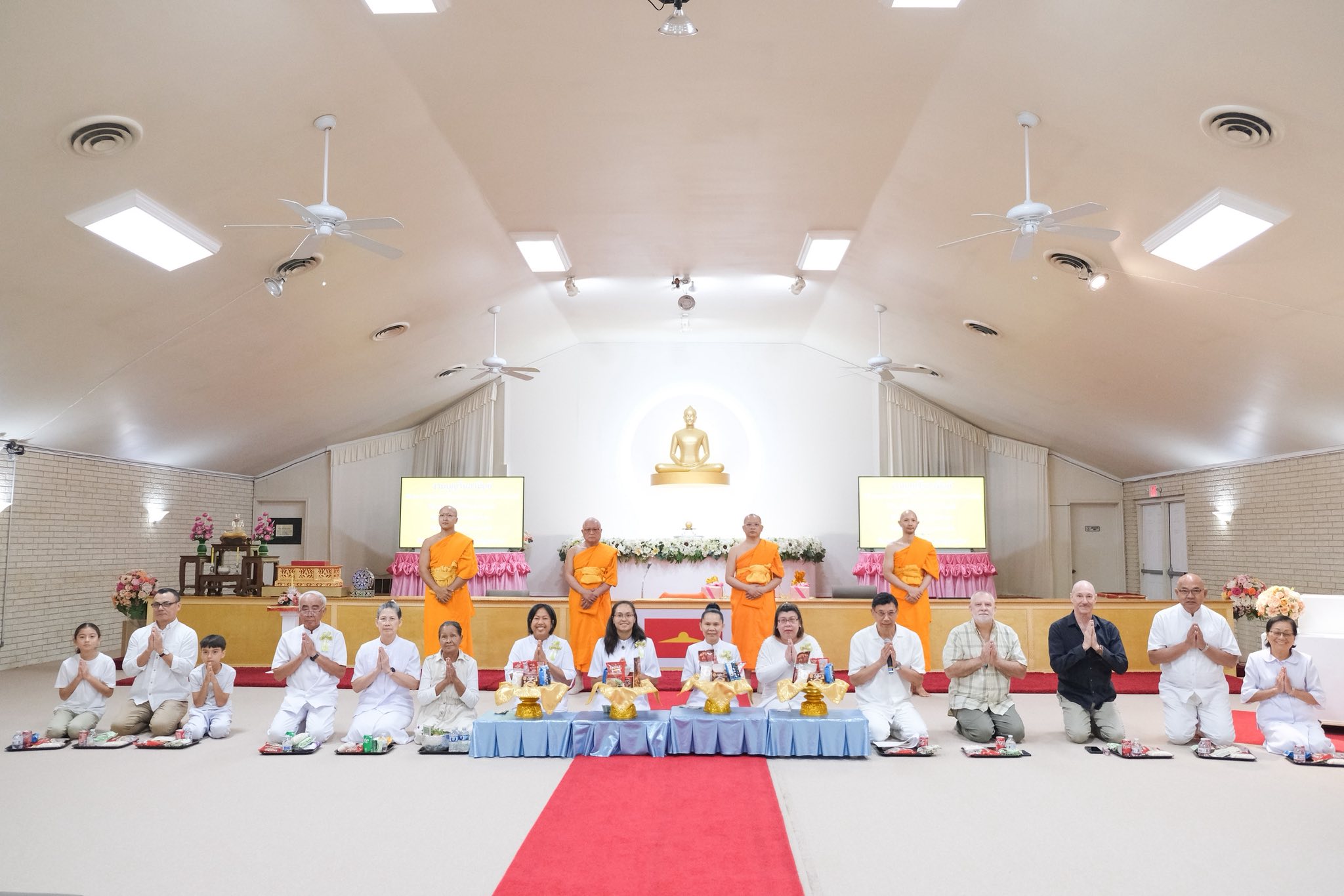 วัดพระธรรมกายเท็กซัส จัดงานบุญวันอาทิตย์